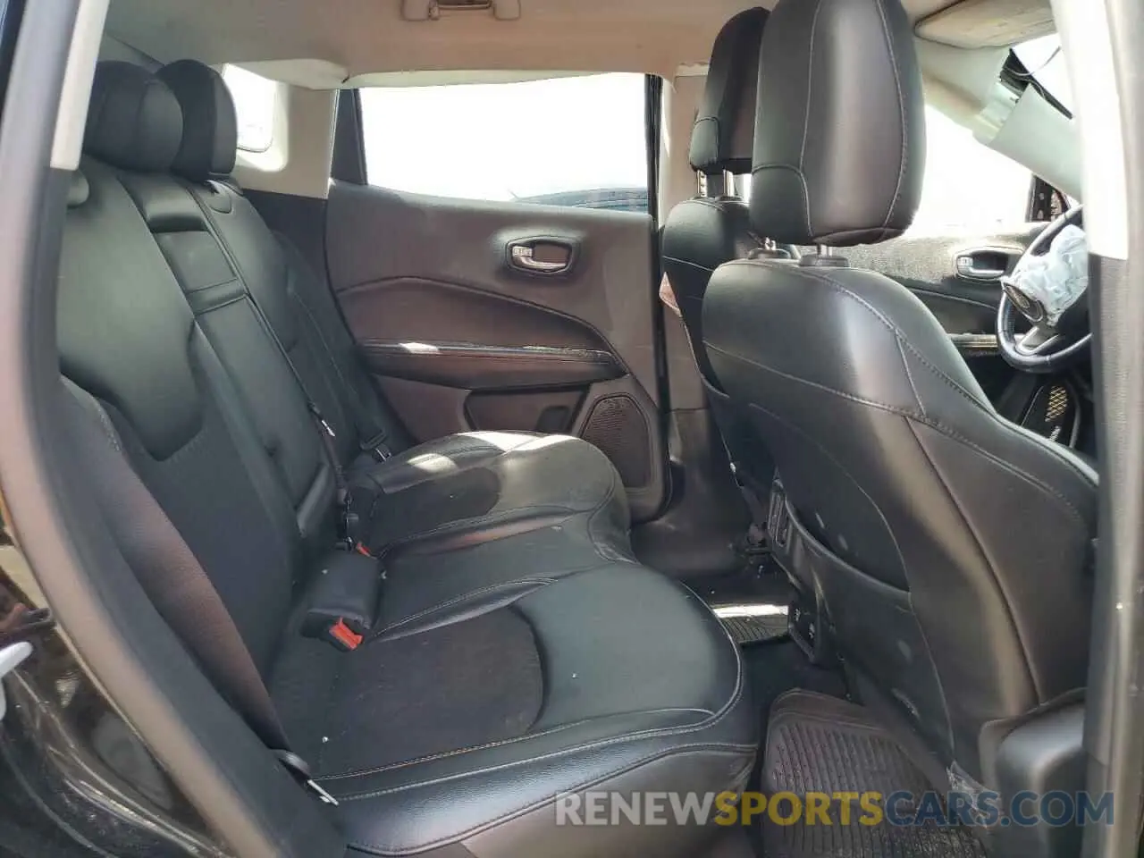 10 Photograph of a damaged car 3C4NJCBB2KT852018 JEEP COMPASS 2019