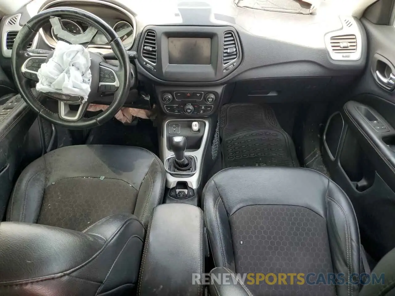 8 Photograph of a damaged car 3C4NJCBB2KT852018 JEEP COMPASS 2019