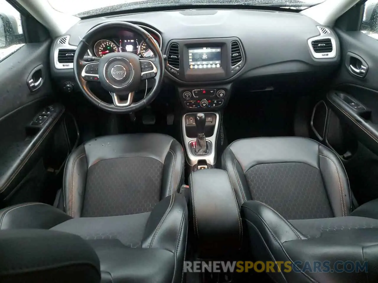 8 Photograph of a damaged car 3C4NJCBB3KT636386 JEEP COMPASS 2019