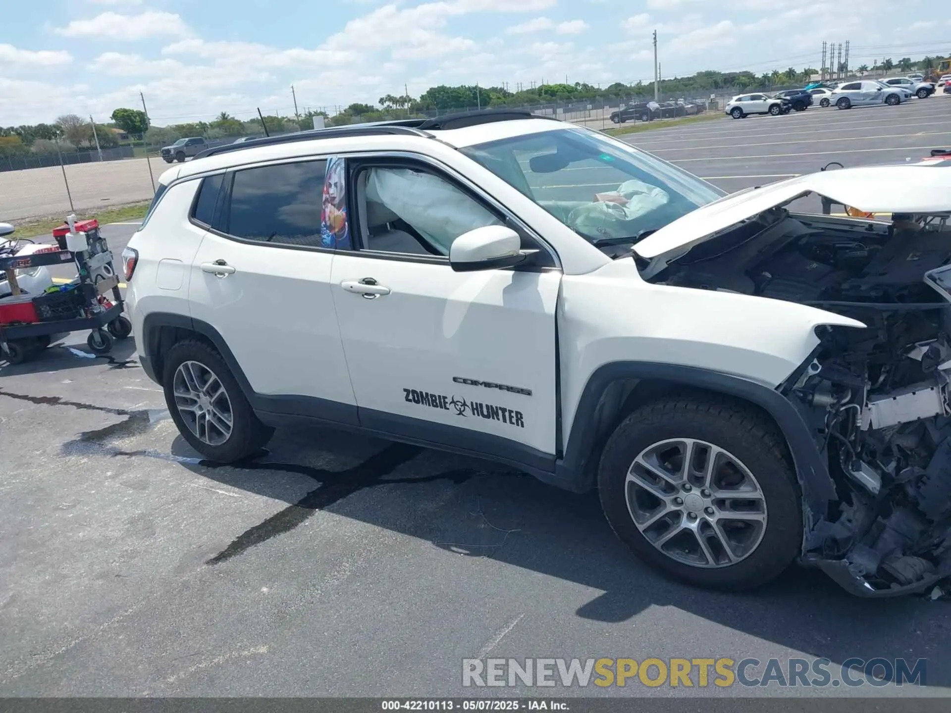 13 Photograph of a damaged car 3C4NJCBB3KT832196 JEEP COMPASS 2019