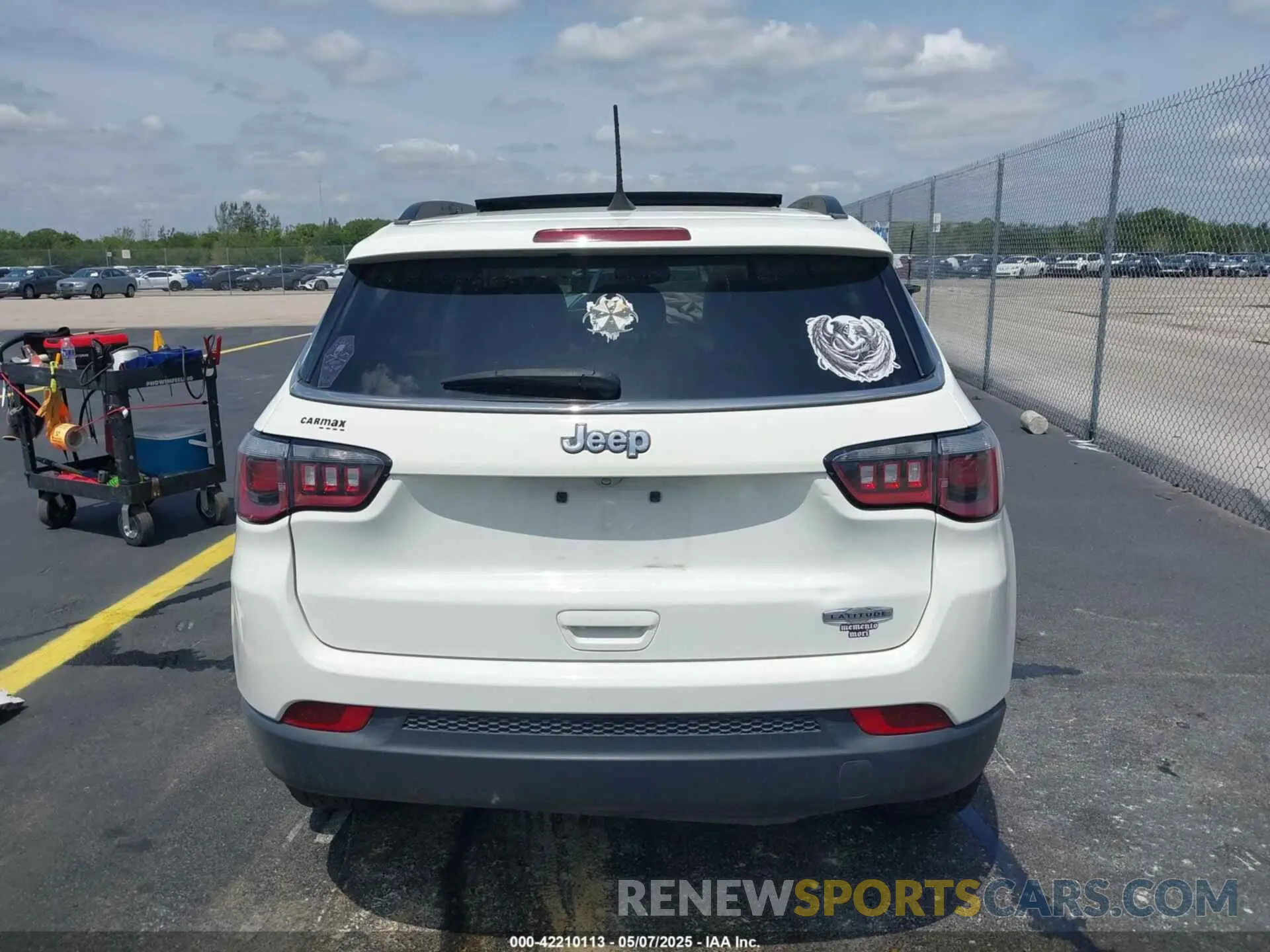 16 Photograph of a damaged car 3C4NJCBB3KT832196 JEEP COMPASS 2019