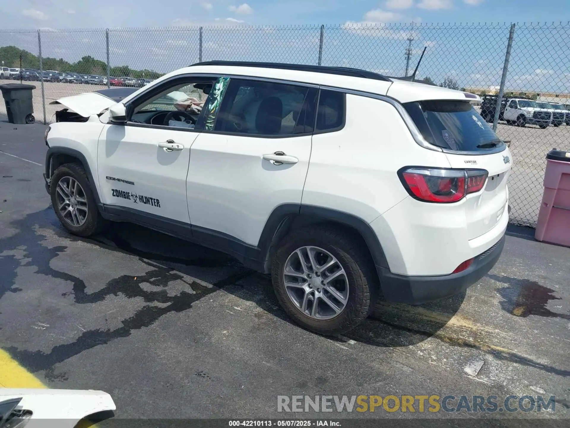 3 Photograph of a damaged car 3C4NJCBB3KT832196 JEEP COMPASS 2019