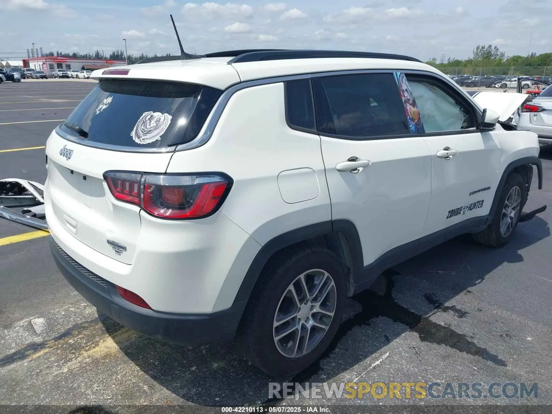 4 Photograph of a damaged car 3C4NJCBB3KT832196 JEEP COMPASS 2019