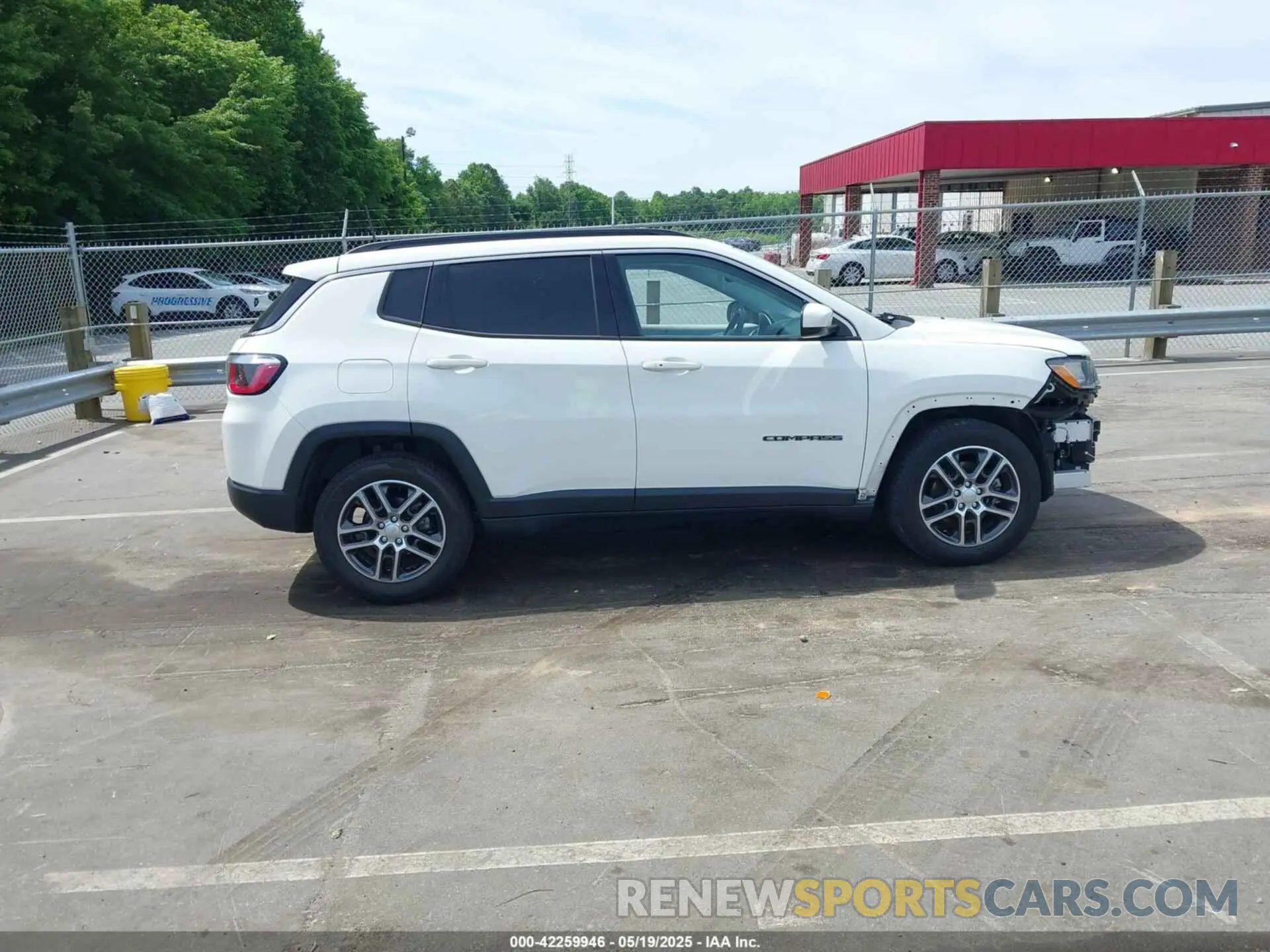 13 Photograph of a damaged car 3C4NJCBB3KT832263 JEEP COMPASS 2019