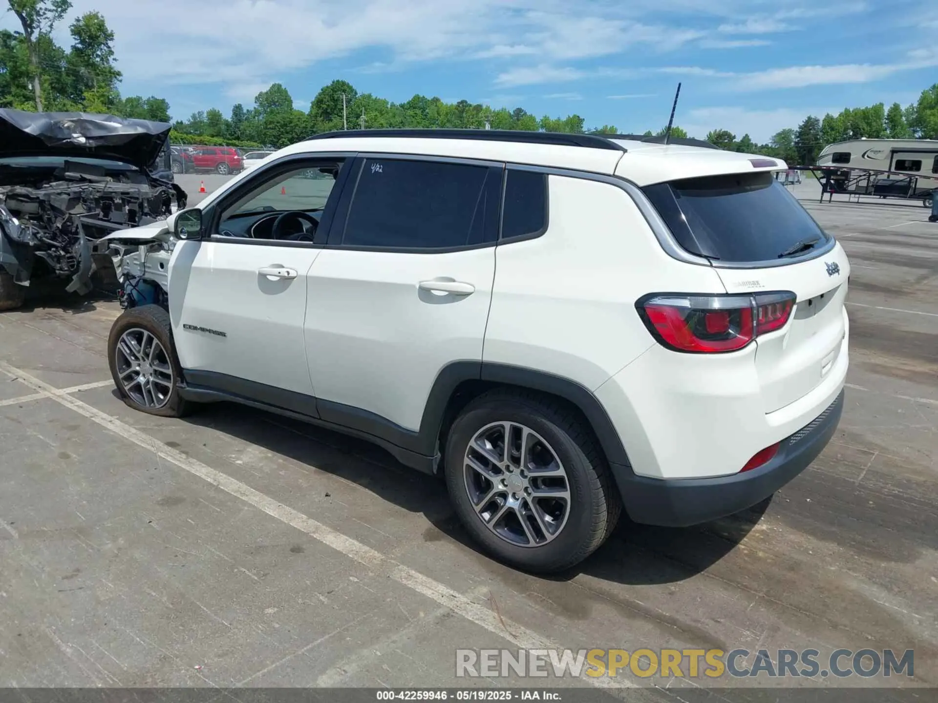 3 Photograph of a damaged car 3C4NJCBB3KT832263 JEEP COMPASS 2019