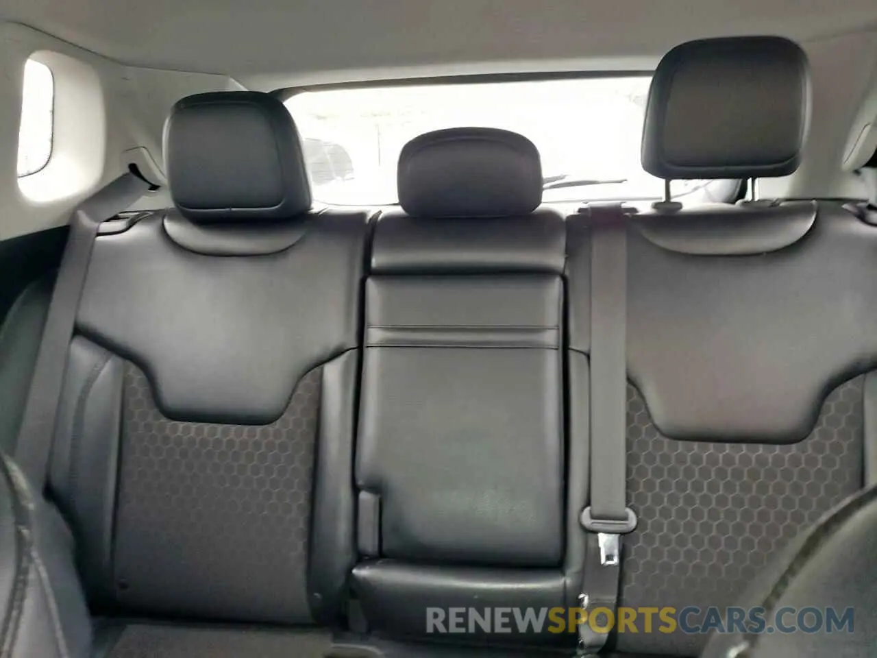 10 Photograph of a damaged car 3C4NJCBB4KT613022 JEEP COMPASS 2019