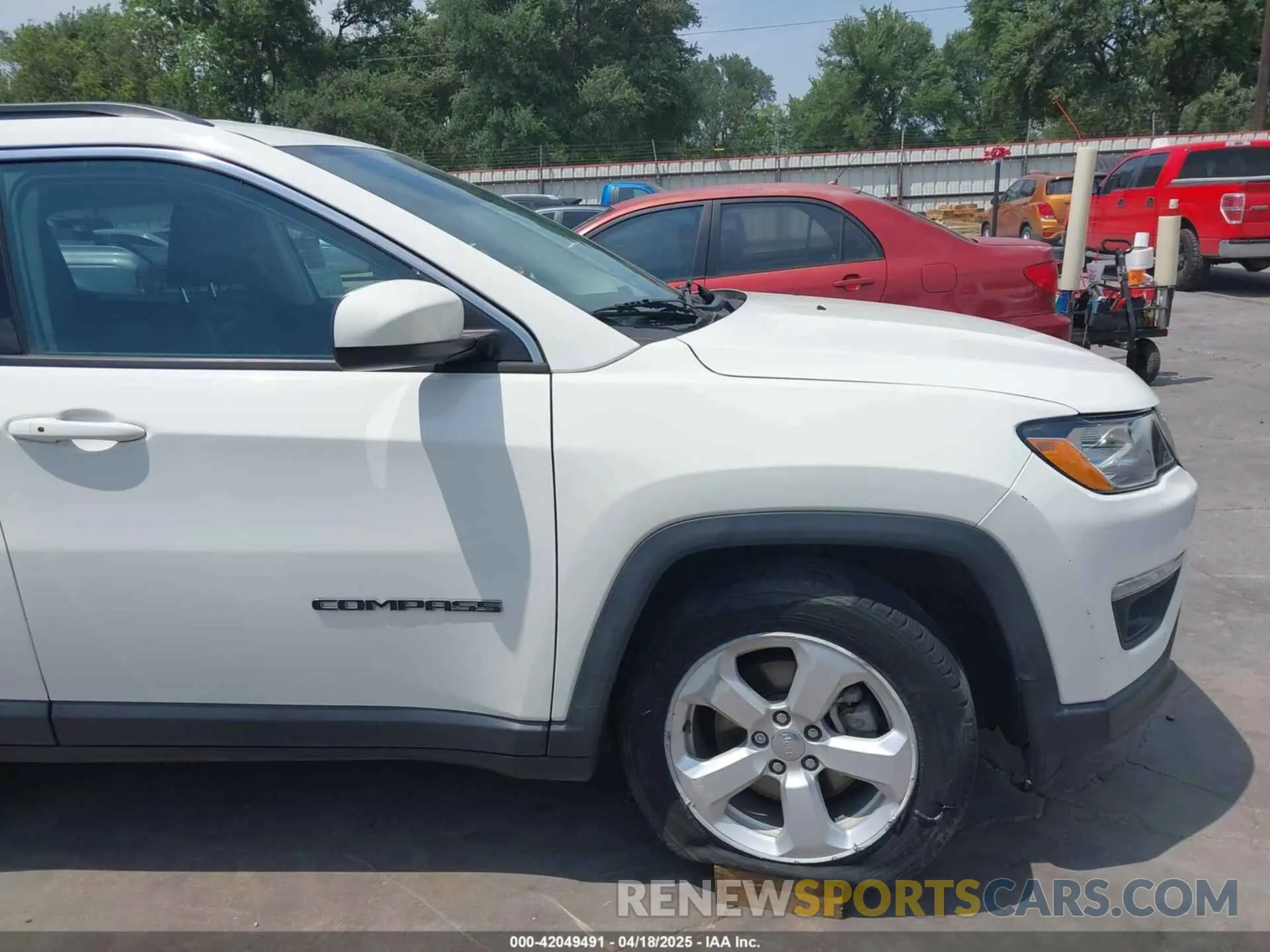 21 Фотография поврежденного автомобиля 3C4NJCBB4KT616437 JEEP COMPASS 2019