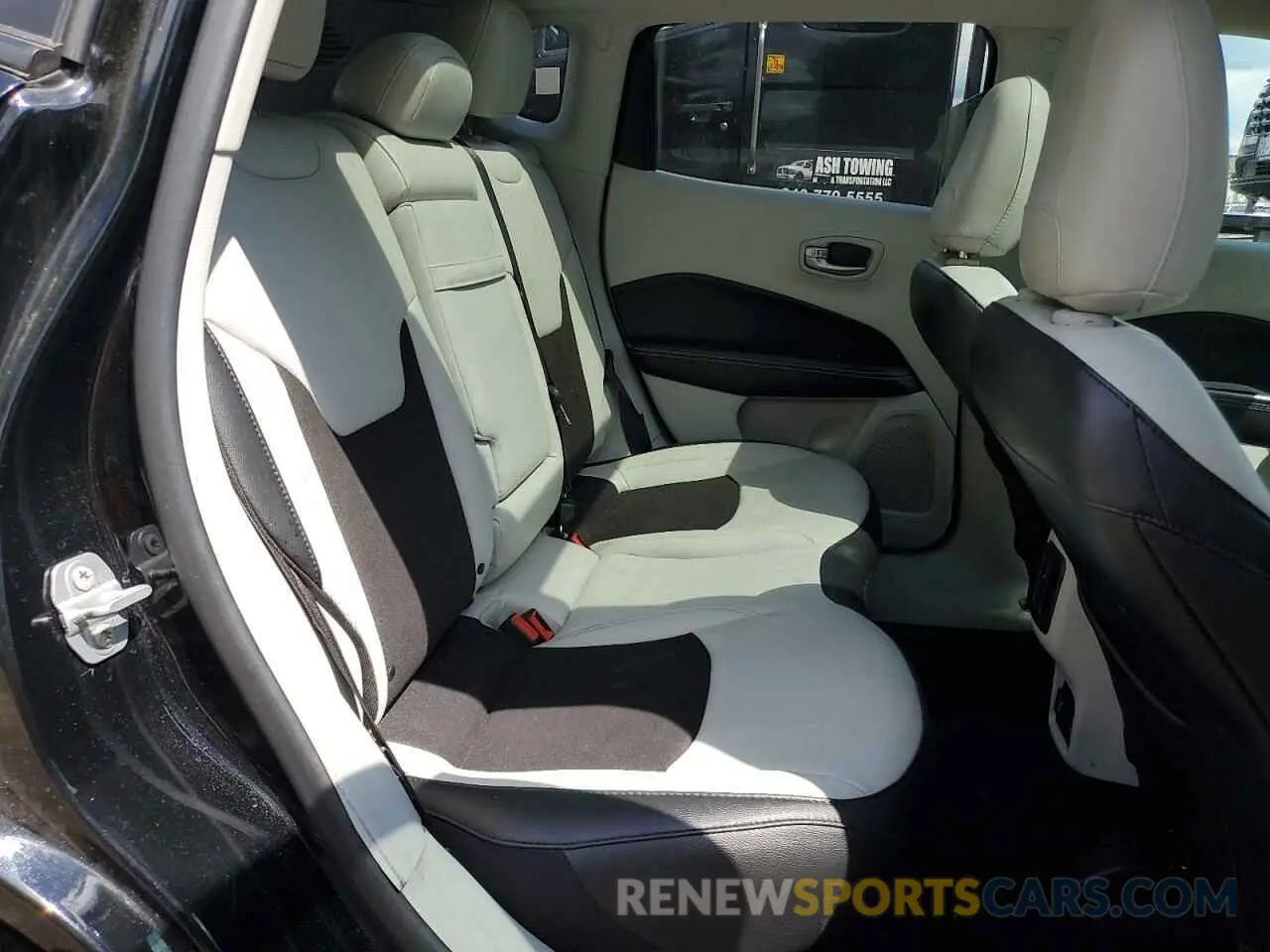 11 Photograph of a damaged car 3C4NJCBB4KT832286 JEEP COMPASS 2019