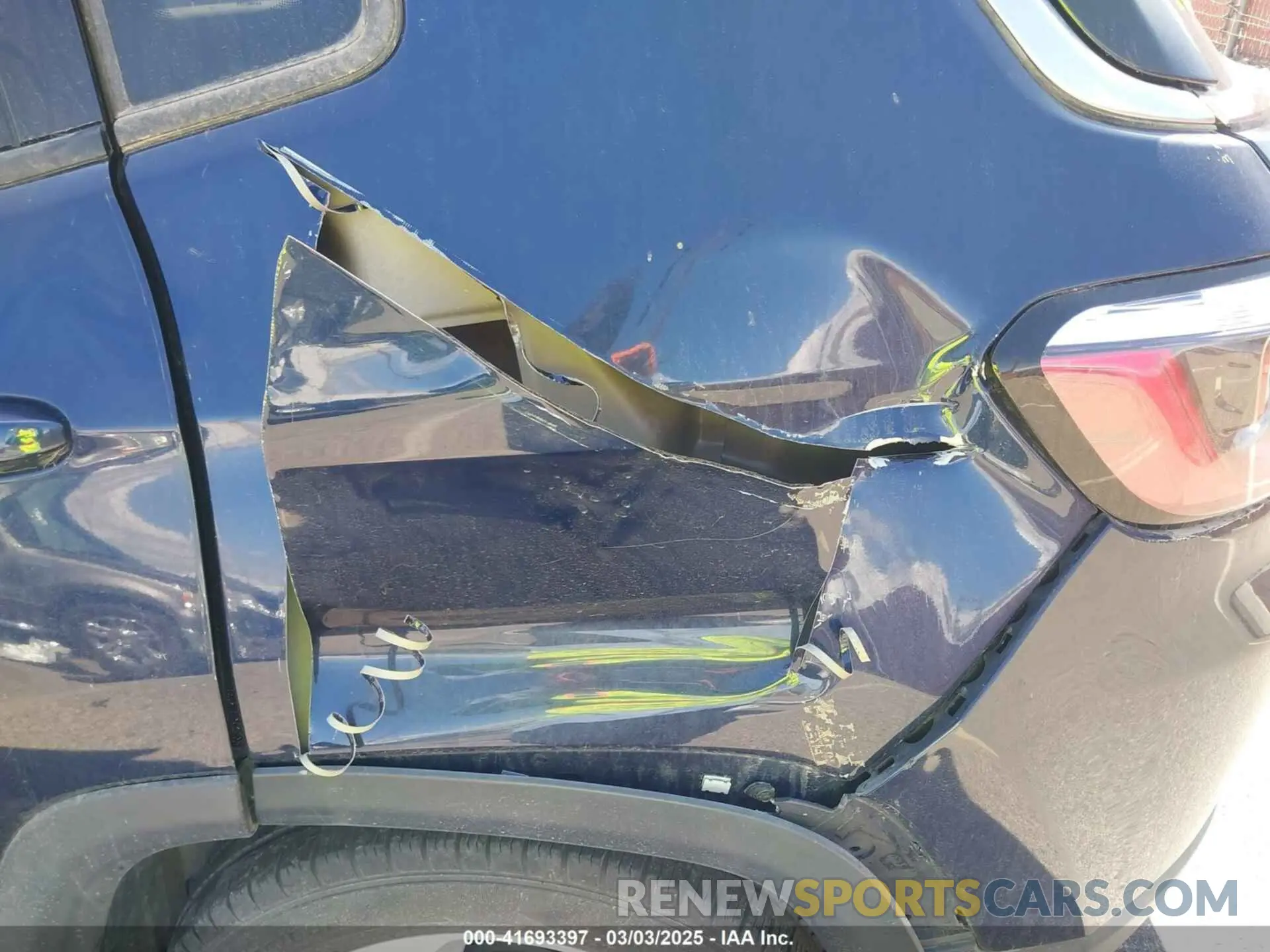 18 Photograph of a damaged car 3C4NJCBB4KT844258 JEEP COMPASS 2019