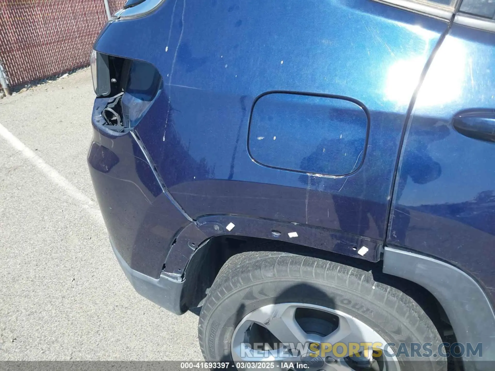21 Photograph of a damaged car 3C4NJCBB4KT844258 JEEP COMPASS 2019