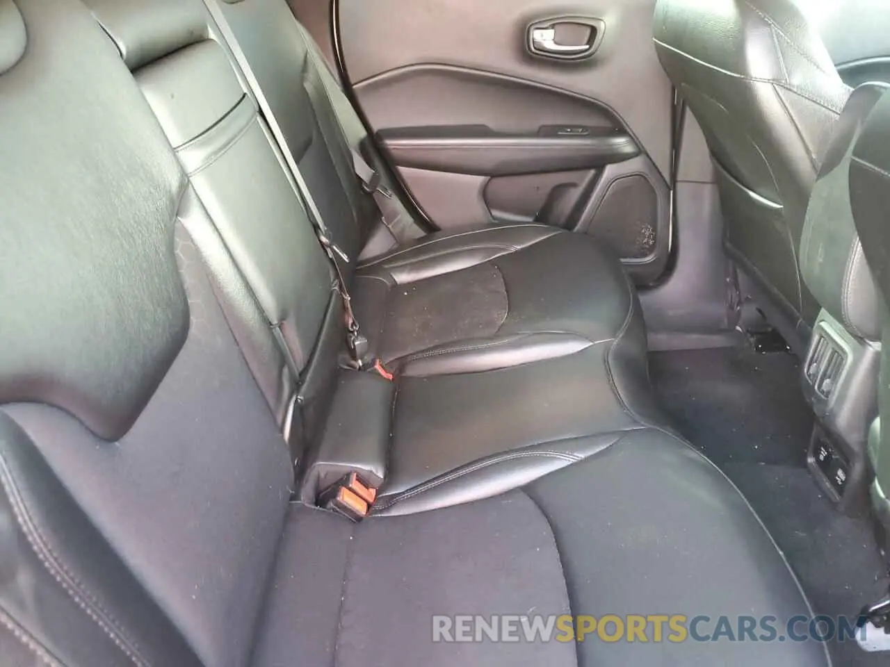 10 Photograph of a damaged car 3C4NJCBB5KT692720 JEEP COMPASS 2019