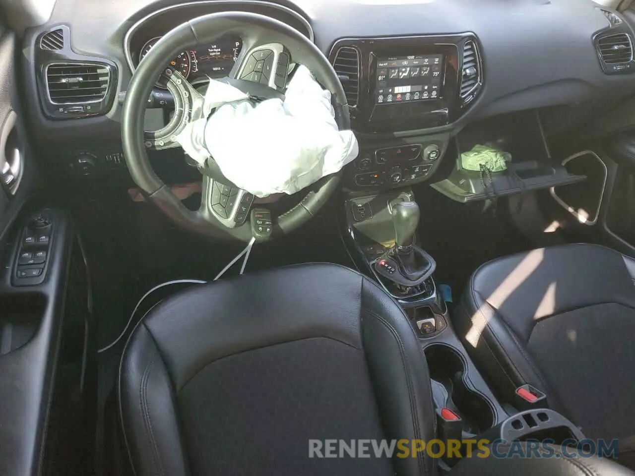 8 Photograph of a damaged car 3C4NJCBB5KT692720 JEEP COMPASS 2019