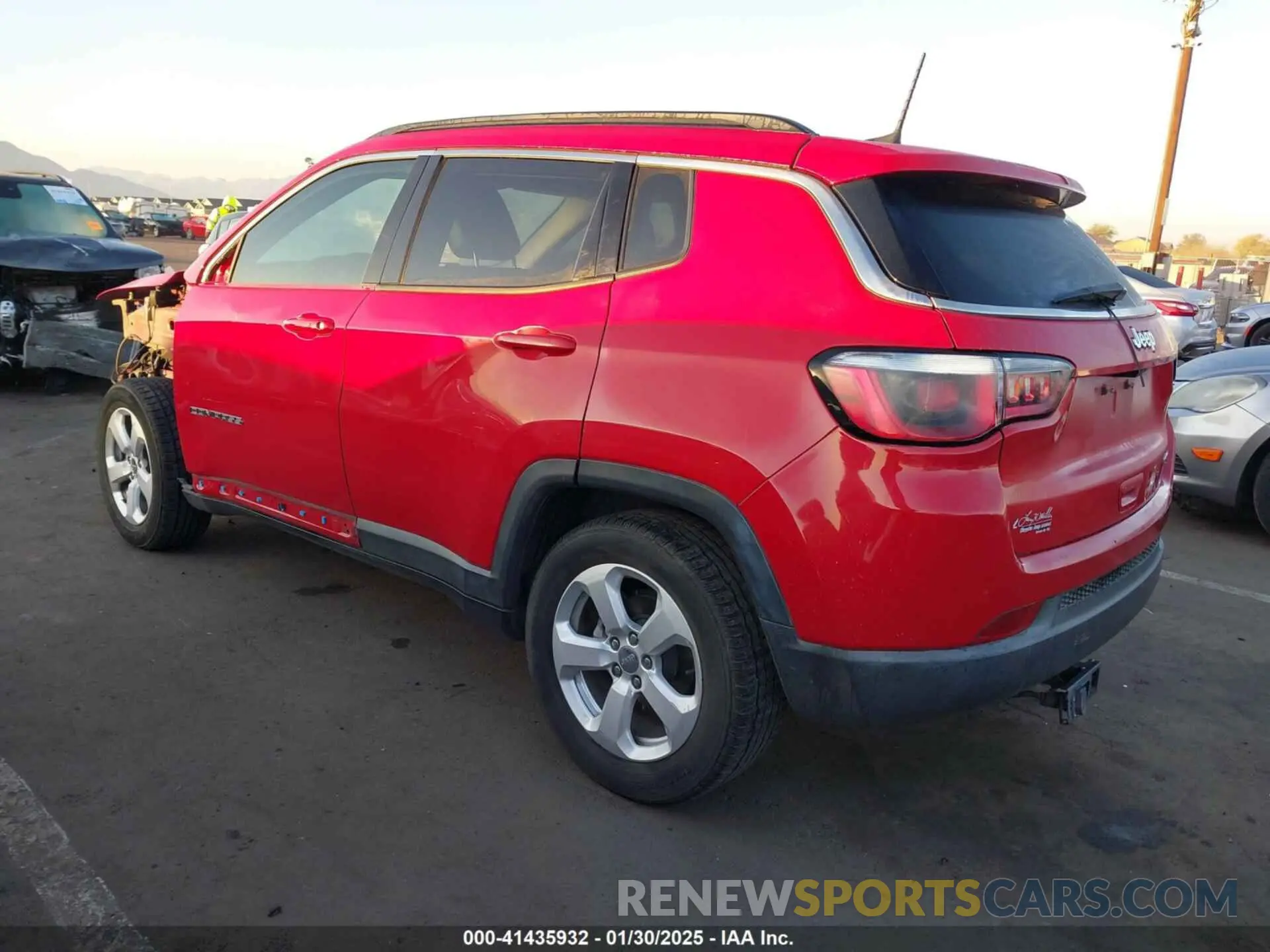 3 Photograph of a damaged car 3C4NJCBB5KT711671 JEEP COMPASS 2019