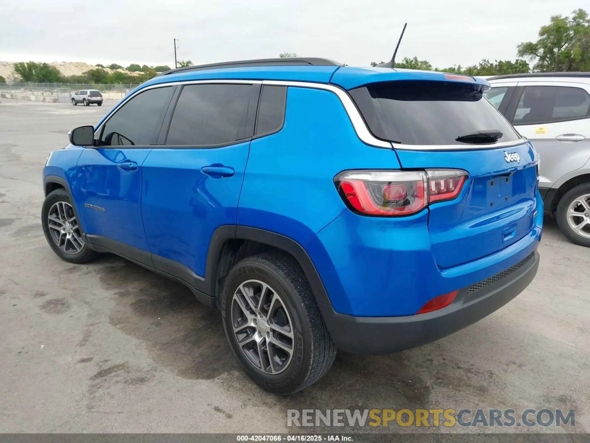 3 Photograph of a damaged car 3C4NJCBB5KT782420 JEEP COMPASS 2019