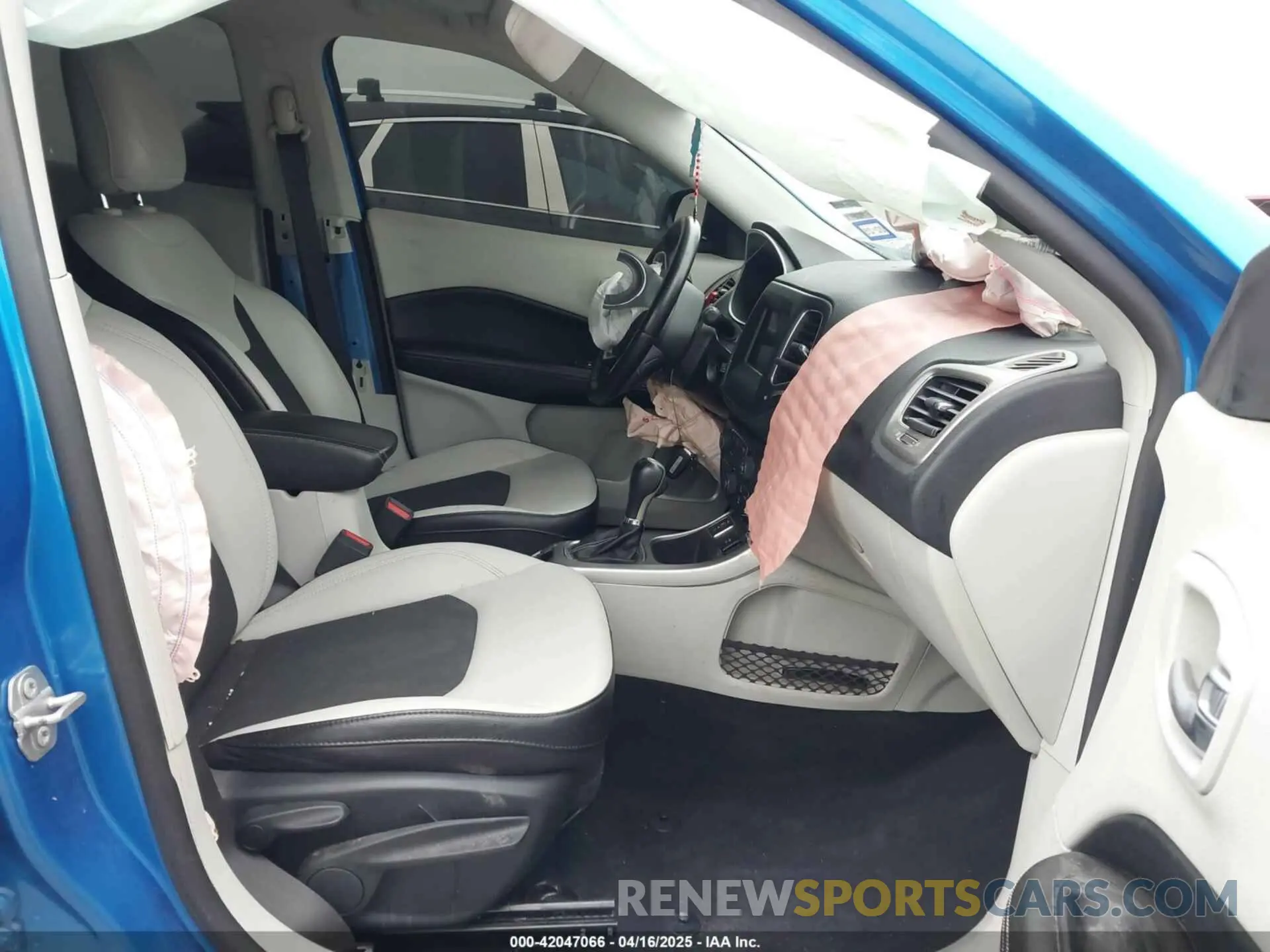 5 Photograph of a damaged car 3C4NJCBB5KT782420 JEEP COMPASS 2019