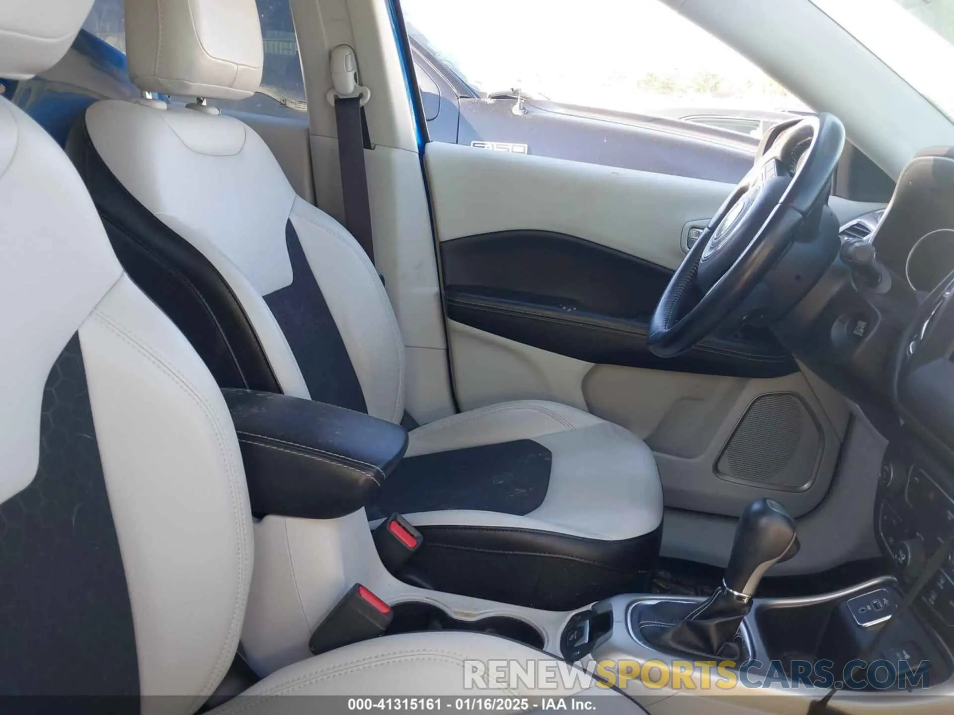 5 Photograph of a damaged car 3C4NJCBB6KT802481 JEEP COMPASS 2019