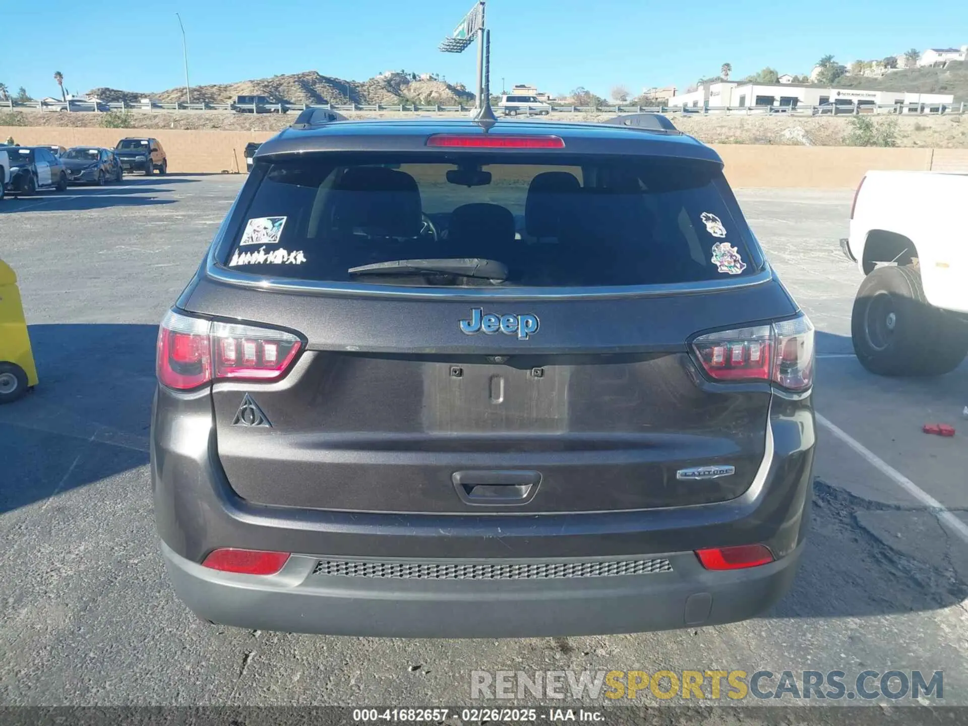 16 Photograph of a damaged car 3C4NJCBB7KT782371 JEEP COMPASS 2019