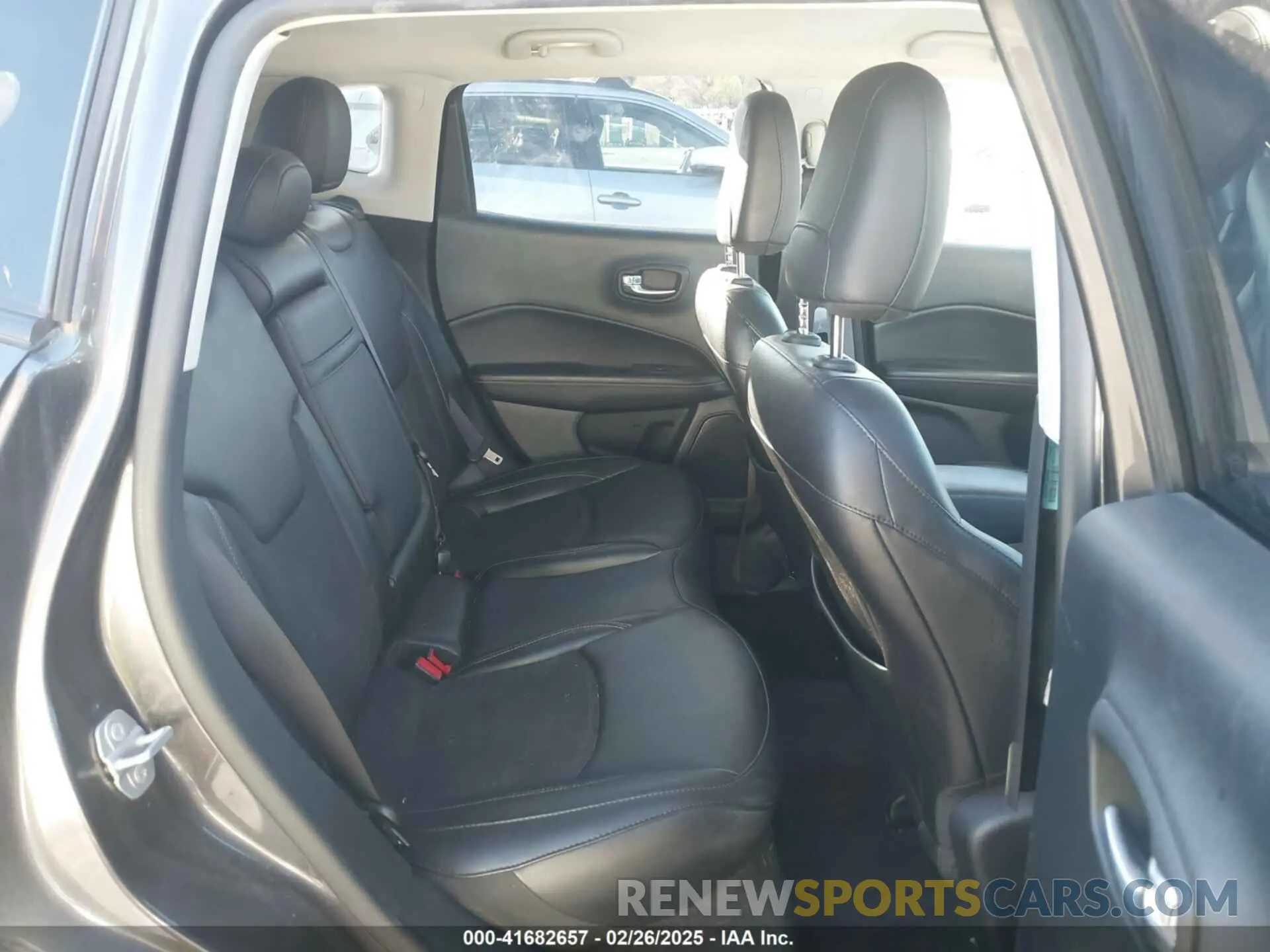 8 Photograph of a damaged car 3C4NJCBB7KT782371 JEEP COMPASS 2019