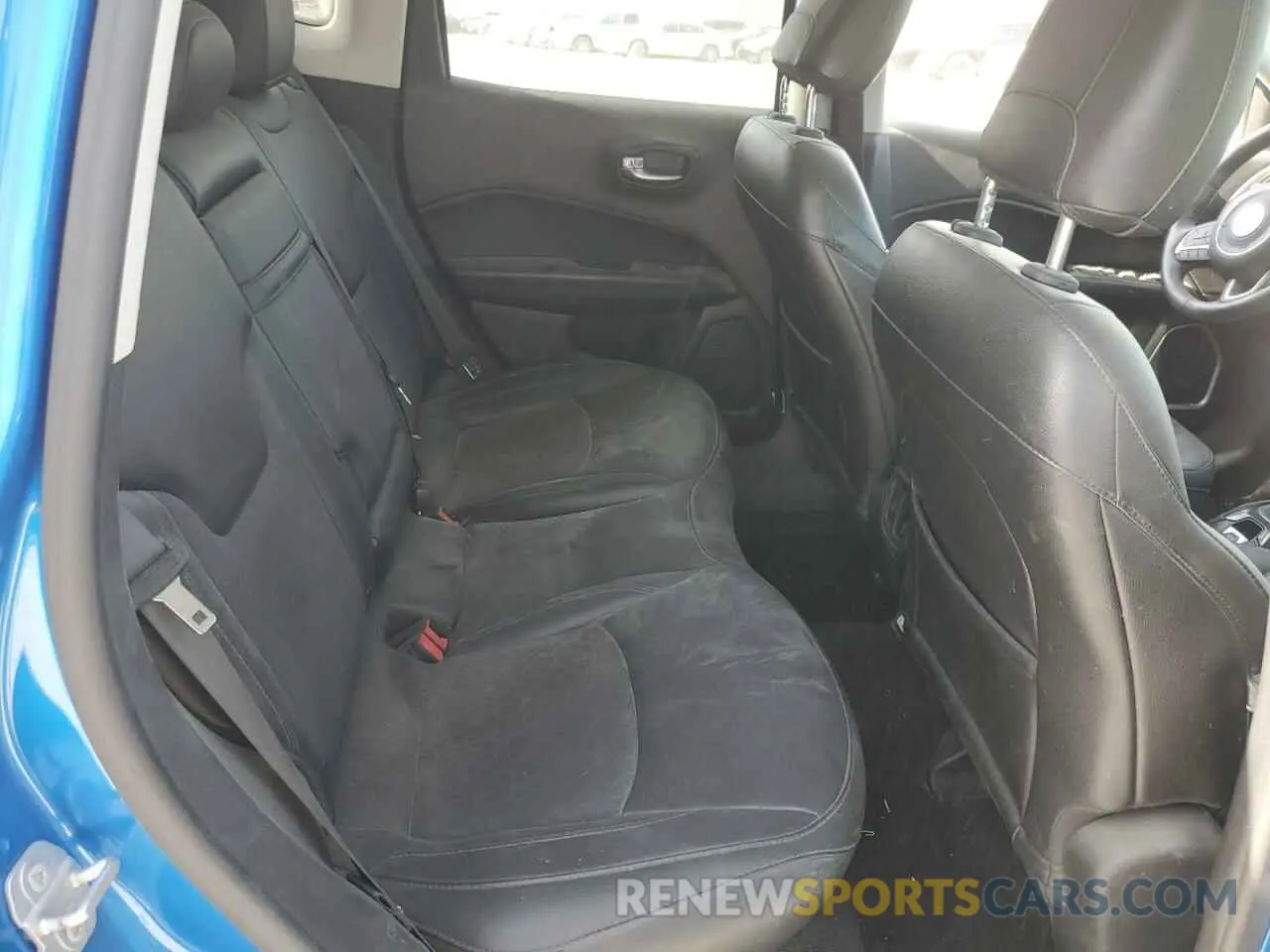 10 Photograph of a damaged car 3C4NJCBB8KT692274 JEEP COMPASS 2019