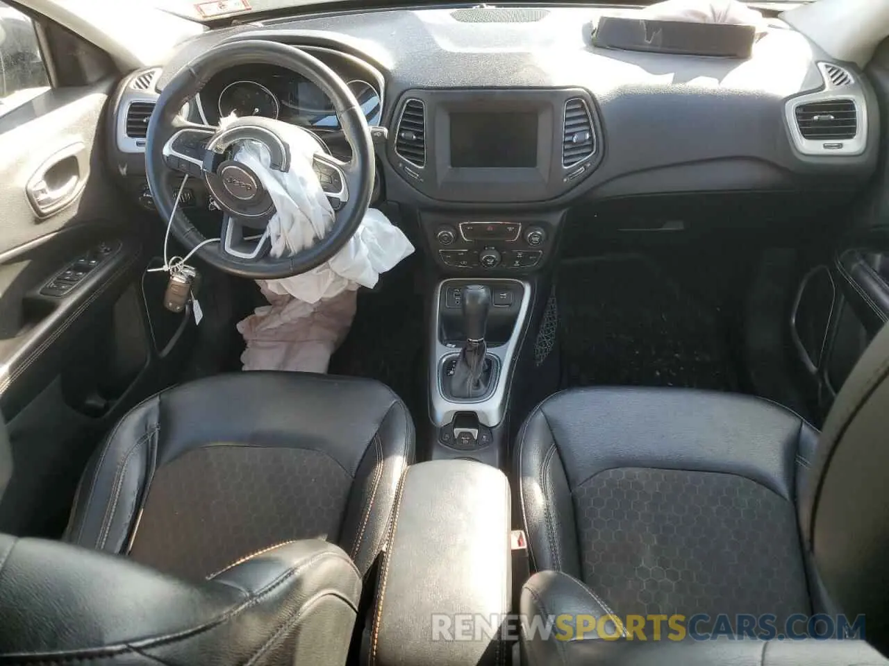 8 Photograph of a damaged car 3C4NJCBB9KT614537 JEEP COMPASS 2019