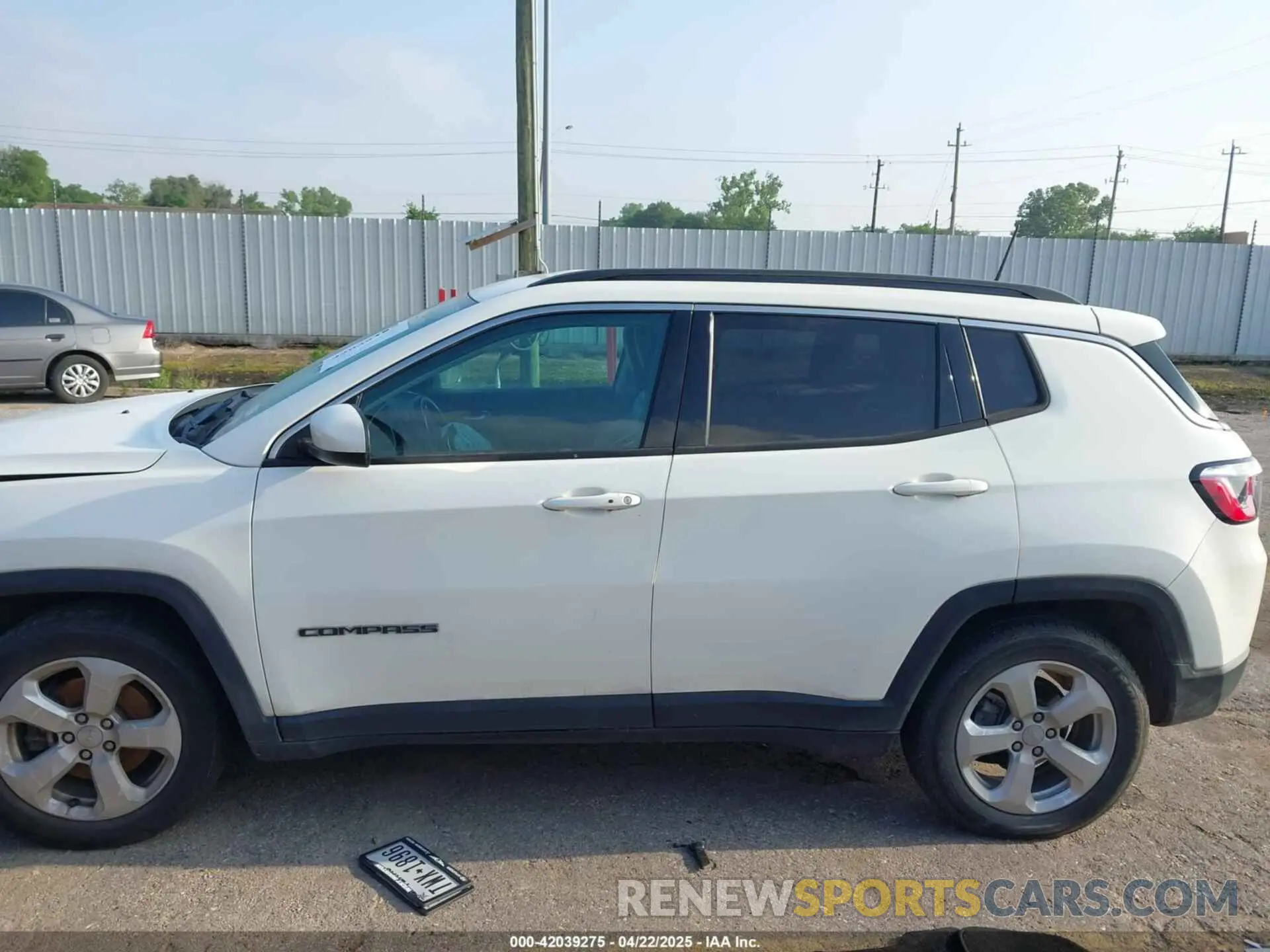 14 Photograph of a damaged car 3C4NJCBB9KT677508 JEEP COMPASS 2019