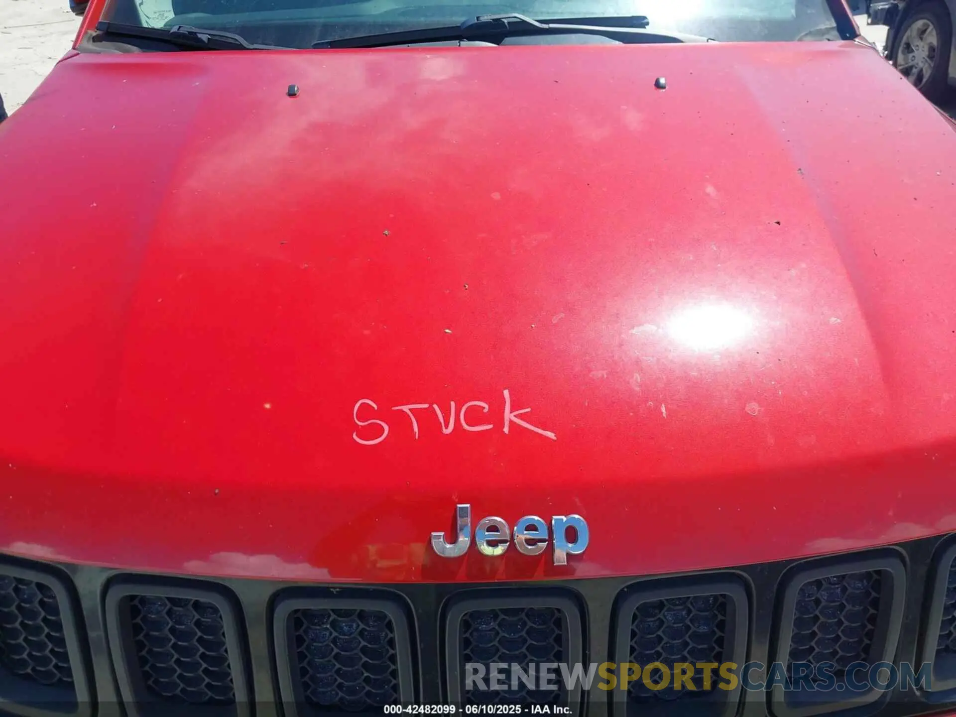 10 Photograph of a damaged car 3C4NJCBB9KT743488 JEEP COMPASS 2019