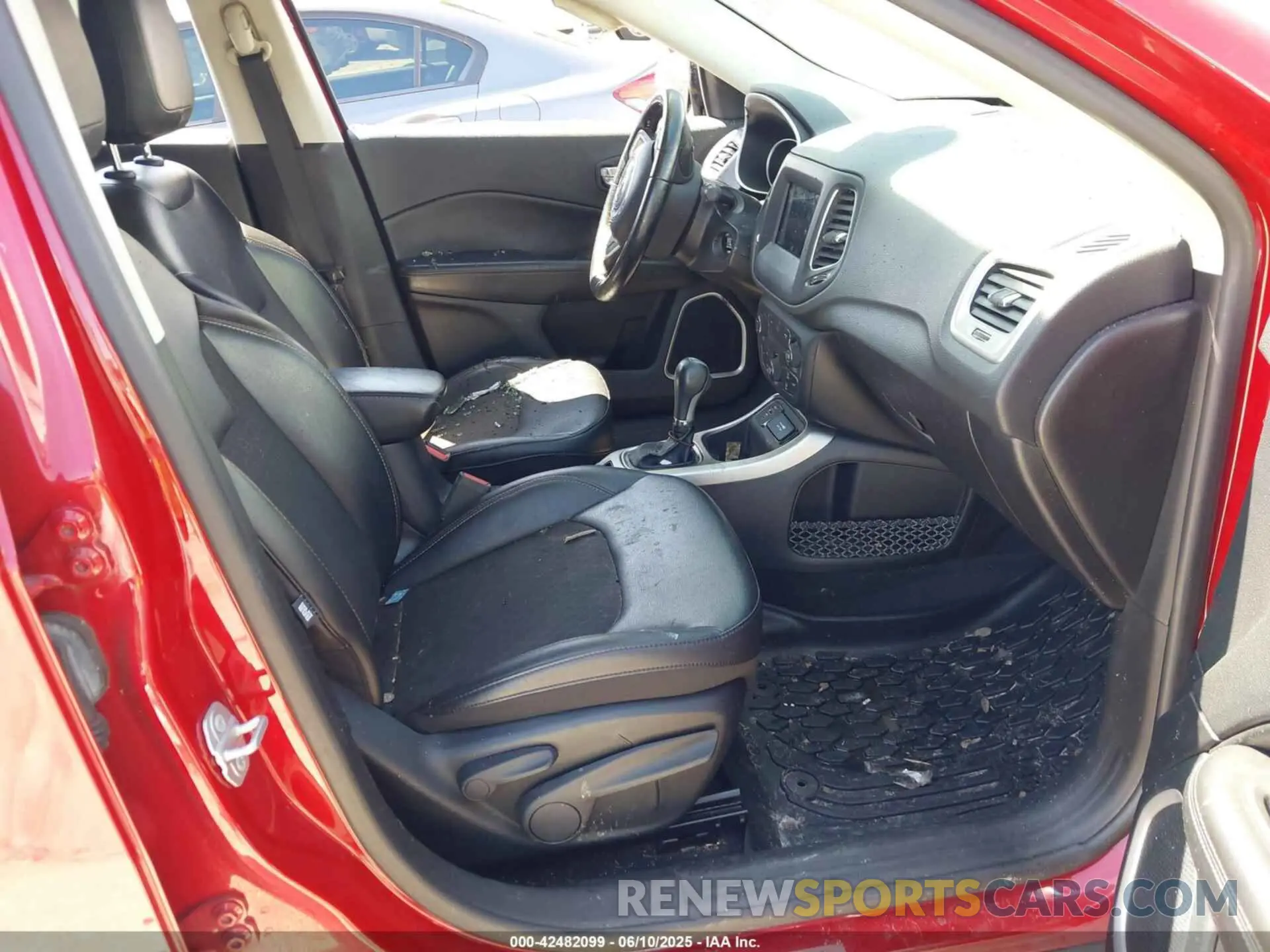 5 Photograph of a damaged car 3C4NJCBB9KT743488 JEEP COMPASS 2019