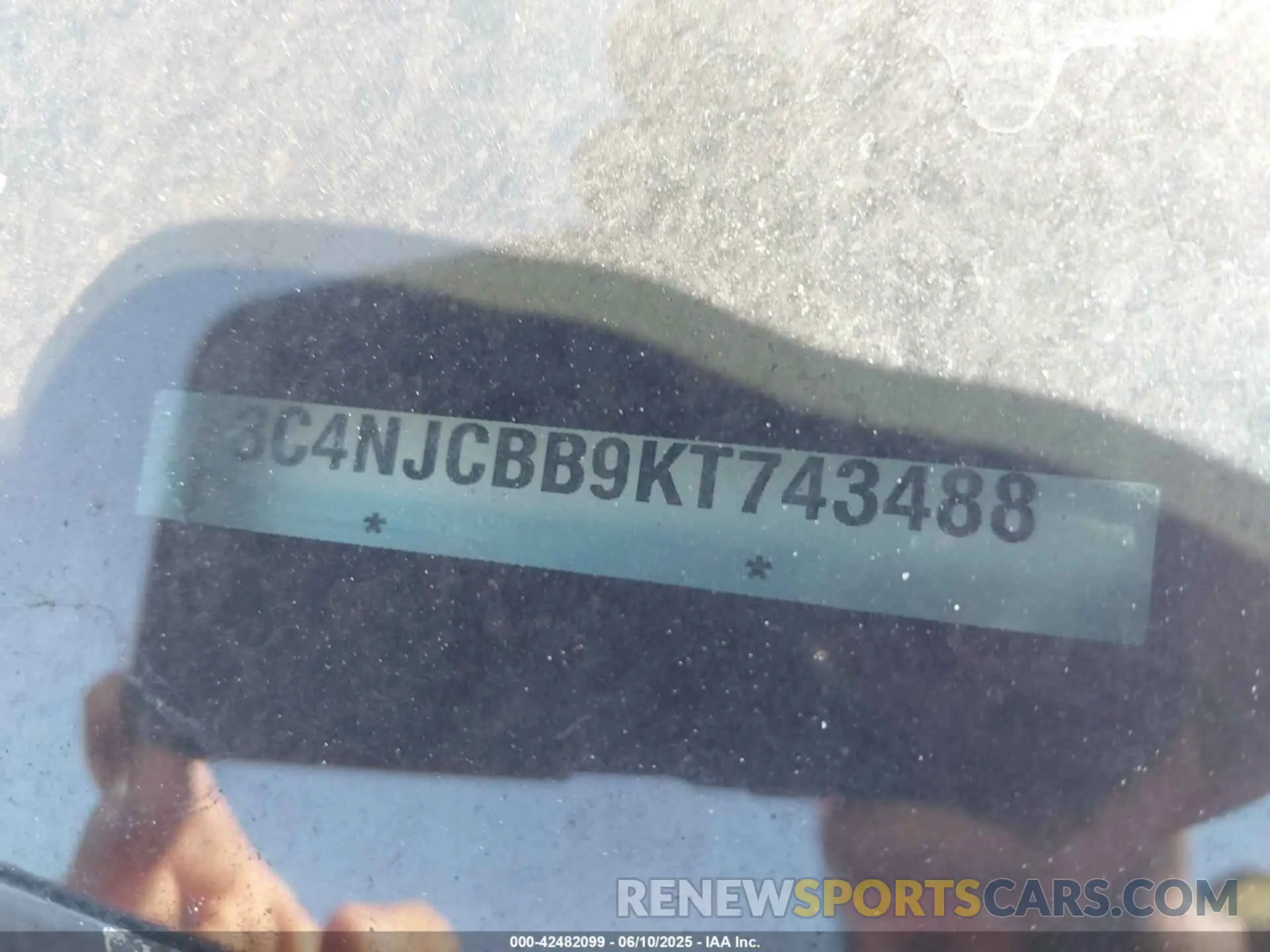 9 Photograph of a damaged car 3C4NJCBB9KT743488 JEEP COMPASS 2019