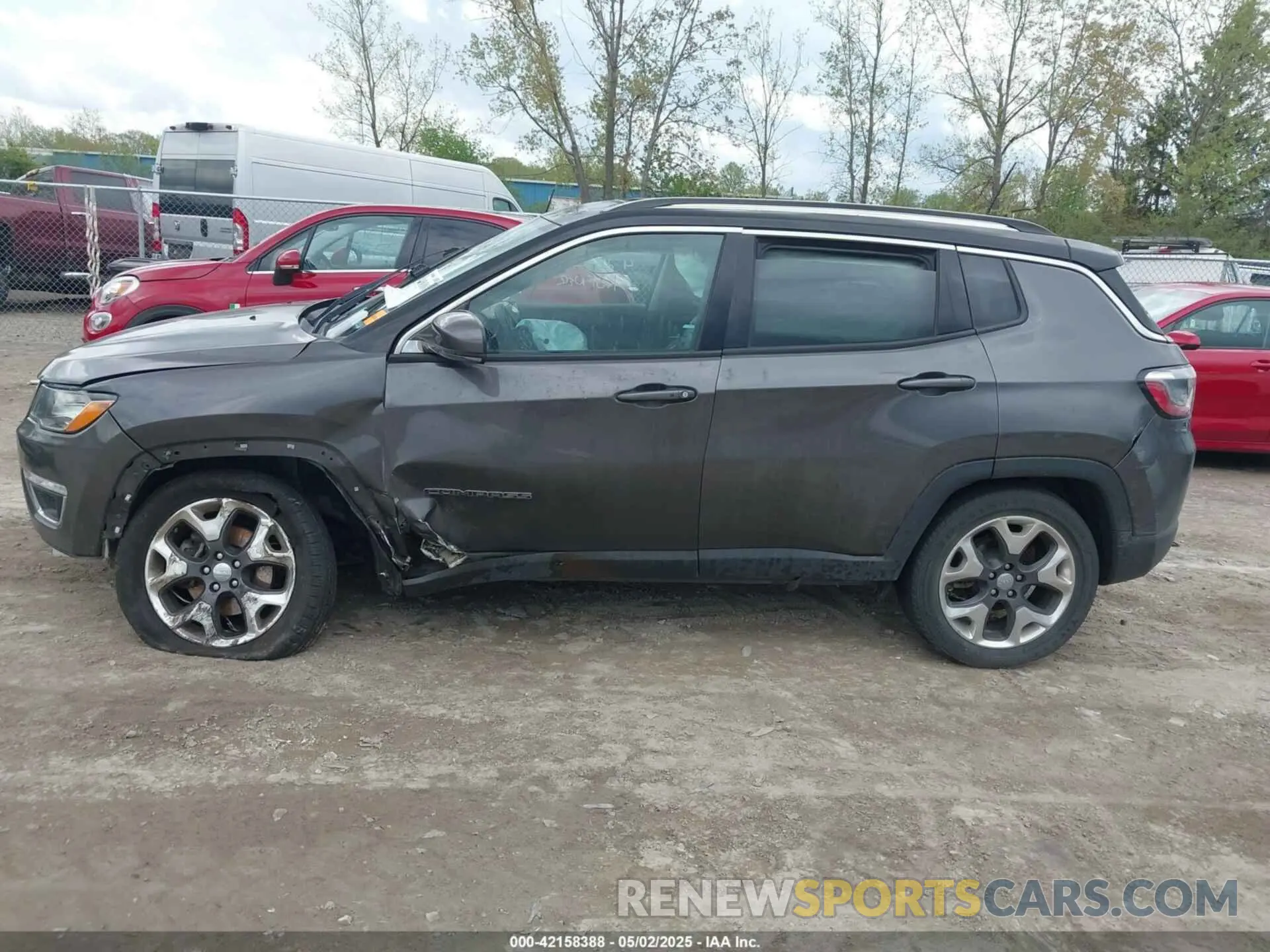 14 Photograph of a damaged car 3C4NJCCB1KT699081 JEEP COMPASS 2019