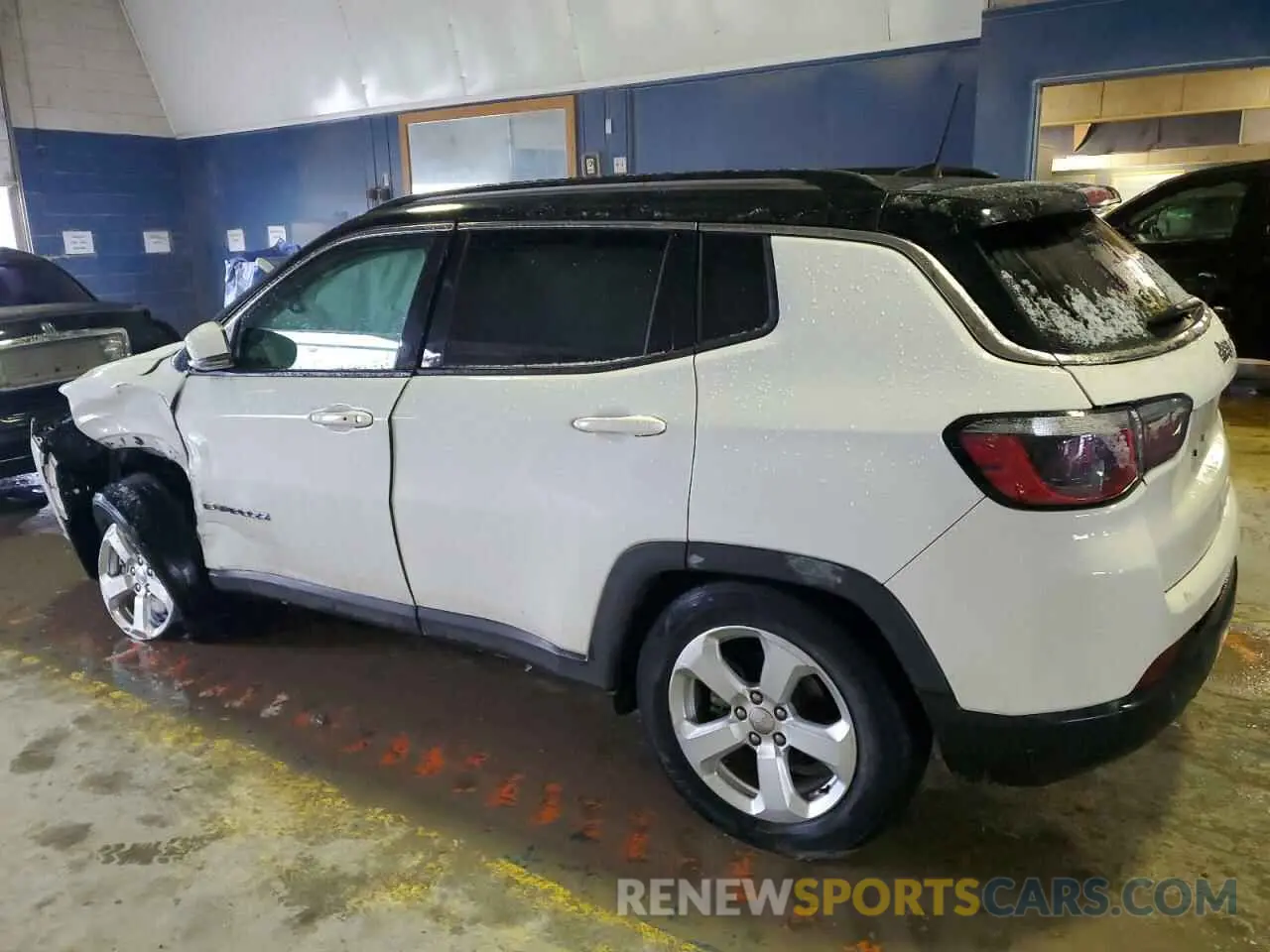 2 Photograph of a damaged car 3C4NJCCB2KT725851 JEEP COMPASS 2019