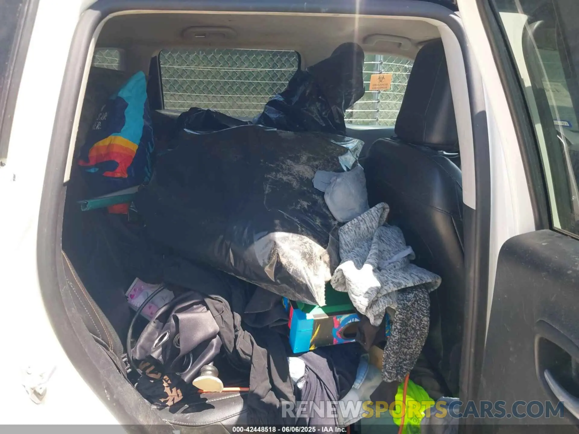 8 Photograph of a damaged car 3C4NJCCB4KT725835 JEEP COMPASS 2019