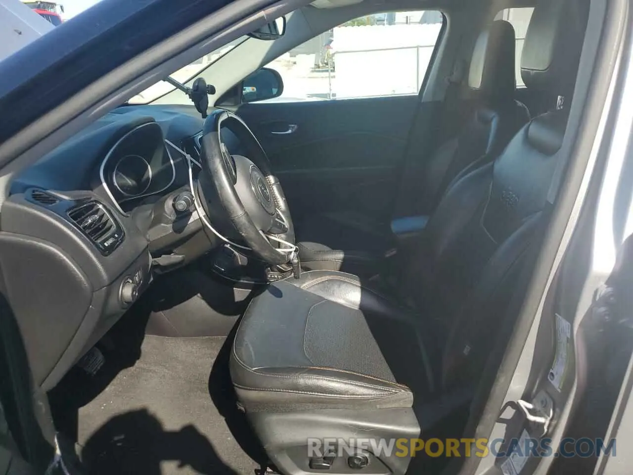7 Photograph of a damaged car 3C4NJCCB7KT725862 JEEP COMPASS 2019