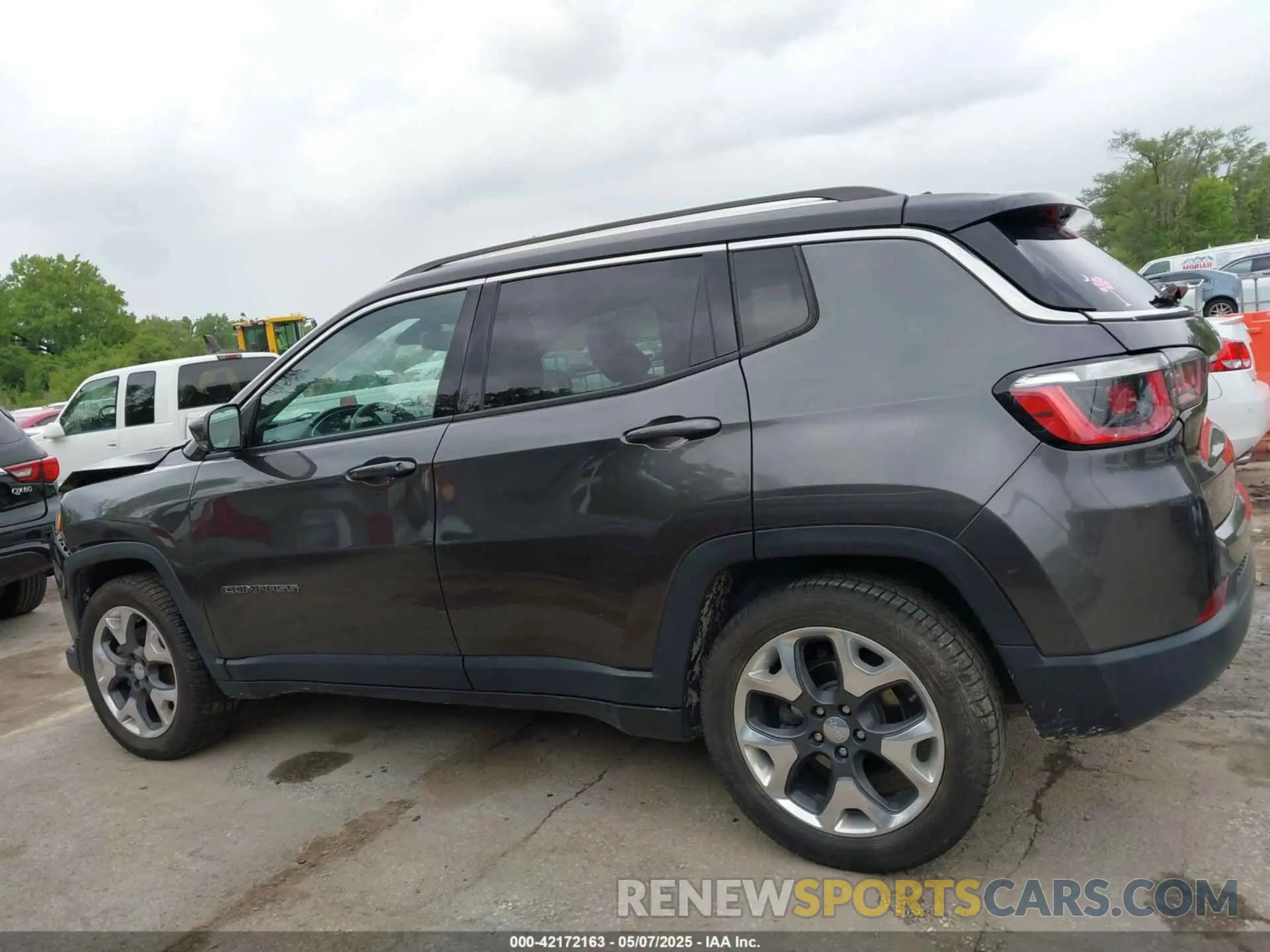 15 Photograph of a damaged car 3C4NJCCB7KT777783 JEEP COMPASS 2019