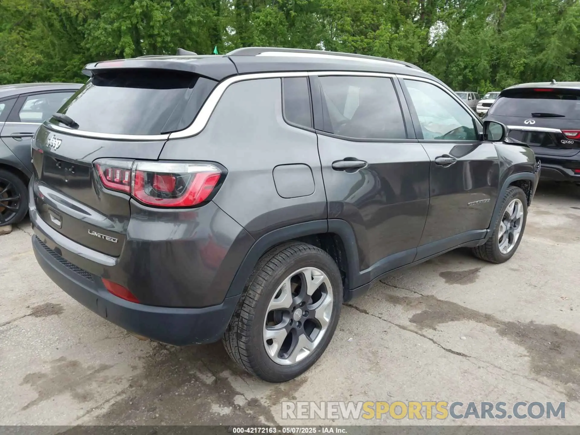 4 Photograph of a damaged car 3C4NJCCB7KT777783 JEEP COMPASS 2019