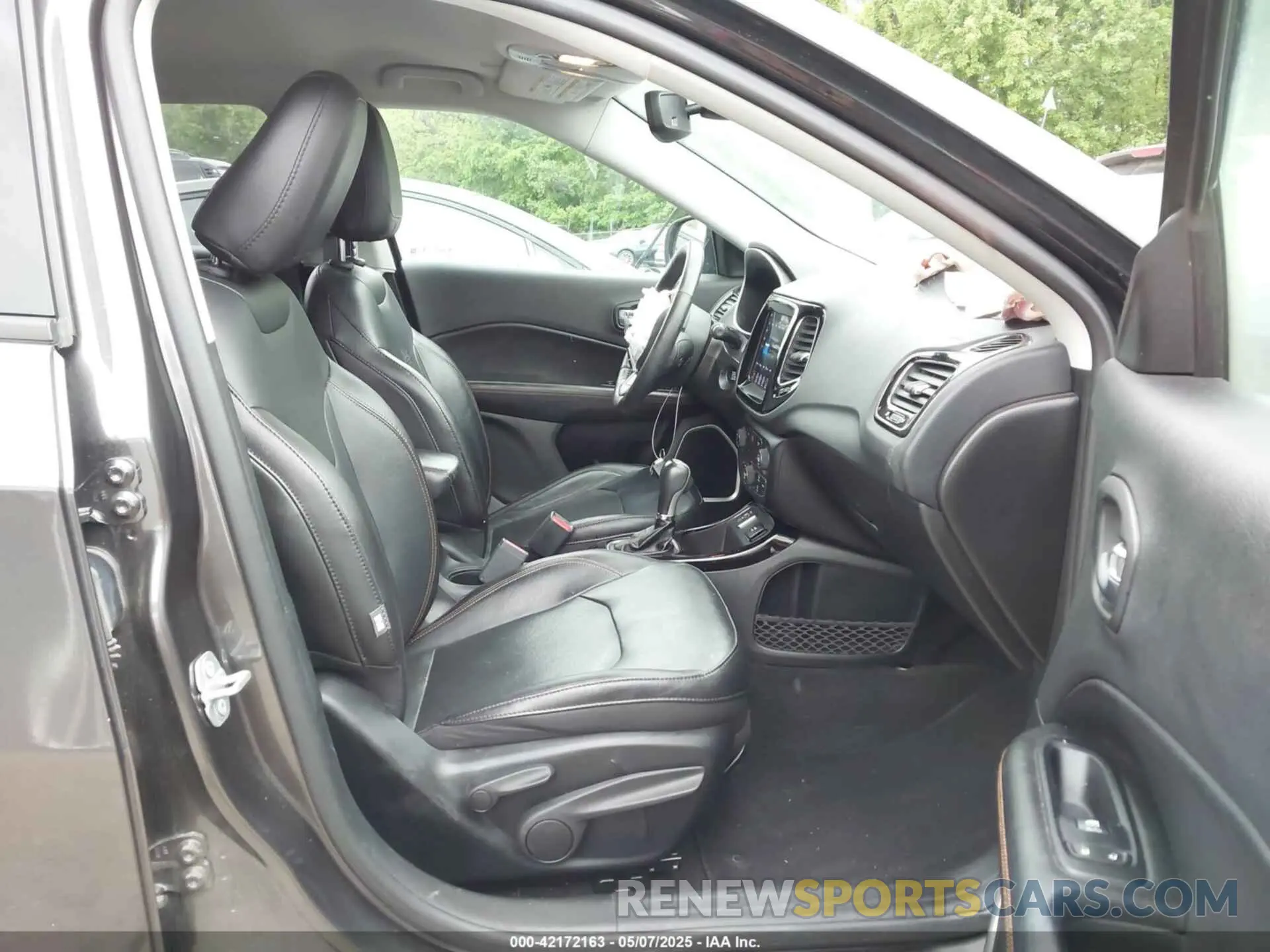 5 Photograph of a damaged car 3C4NJCCB7KT777783 JEEP COMPASS 2019