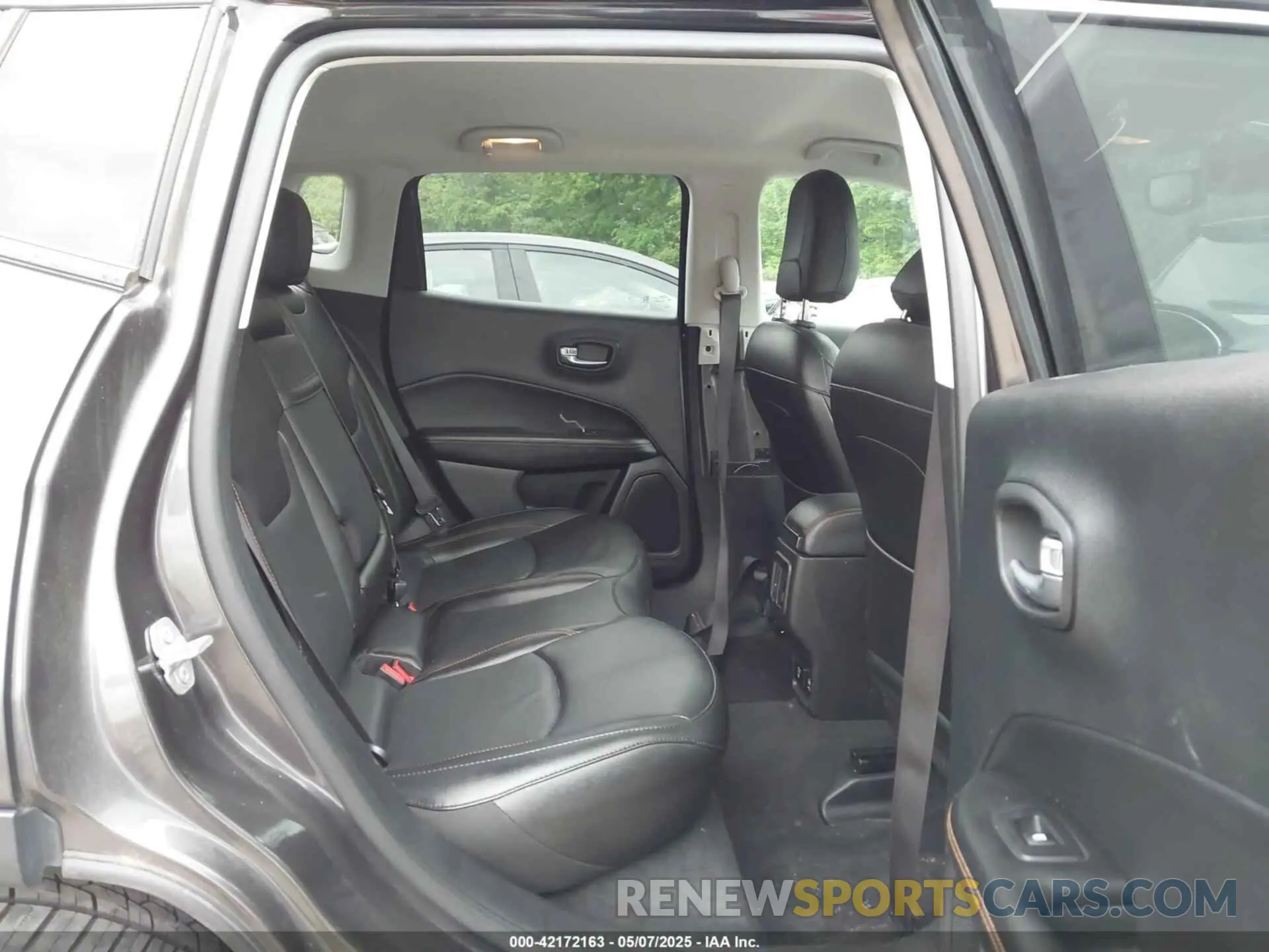 8 Photograph of a damaged car 3C4NJCCB7KT777783 JEEP COMPASS 2019