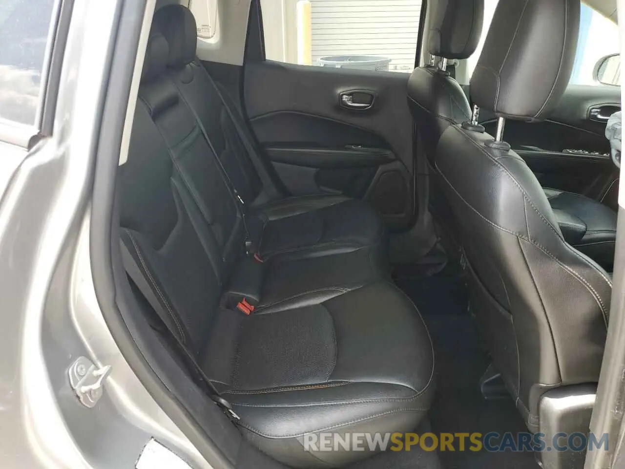 10 Photograph of a damaged car 3C4NJCCB8KT675599 JEEP COMPASS 2019