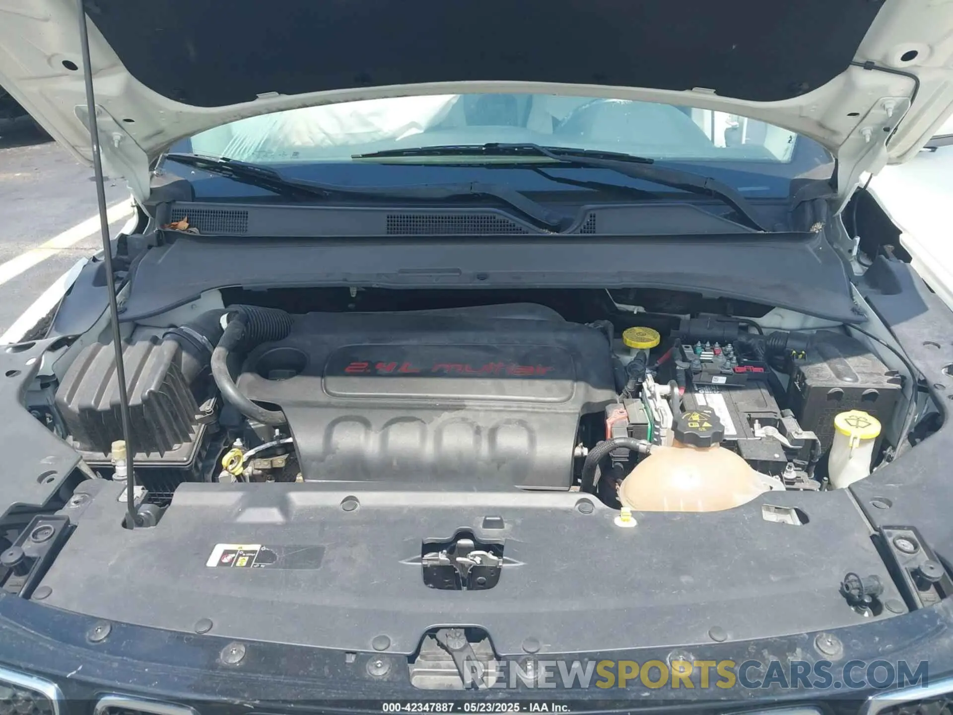 10 Photograph of a damaged car 3C4NJCCBXKT725774 JEEP COMPASS 2019