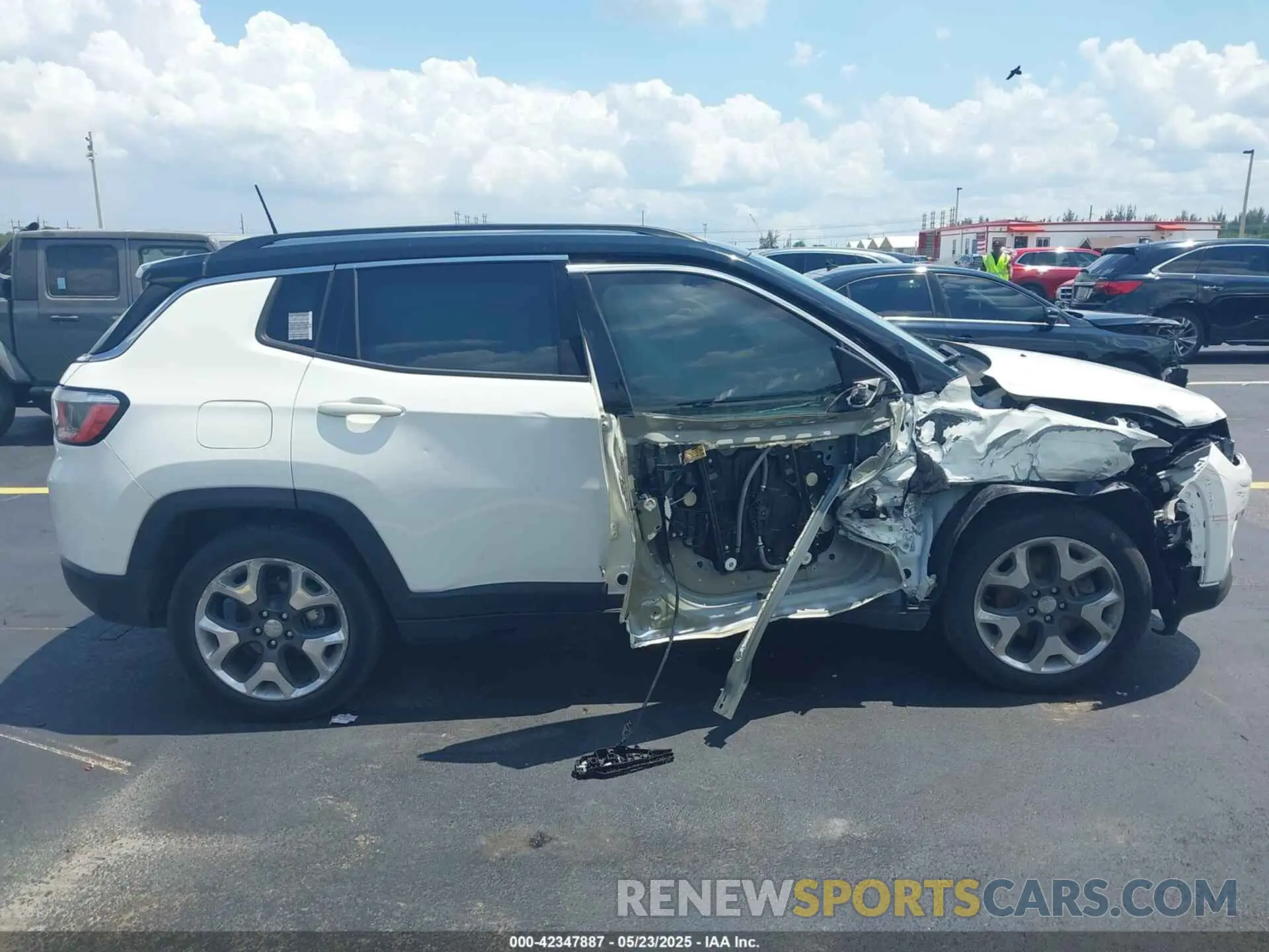 13 Photograph of a damaged car 3C4NJCCBXKT725774 JEEP COMPASS 2019