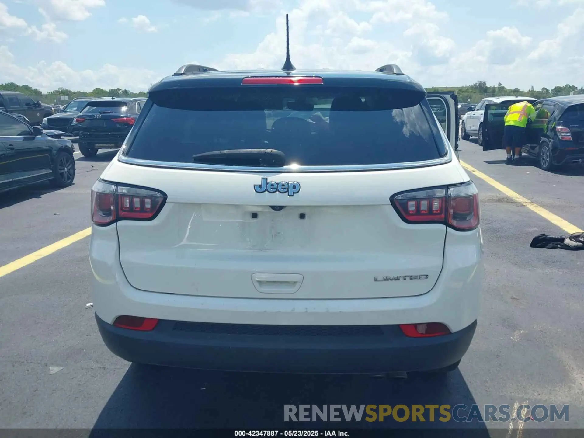 16 Photograph of a damaged car 3C4NJCCBXKT725774 JEEP COMPASS 2019