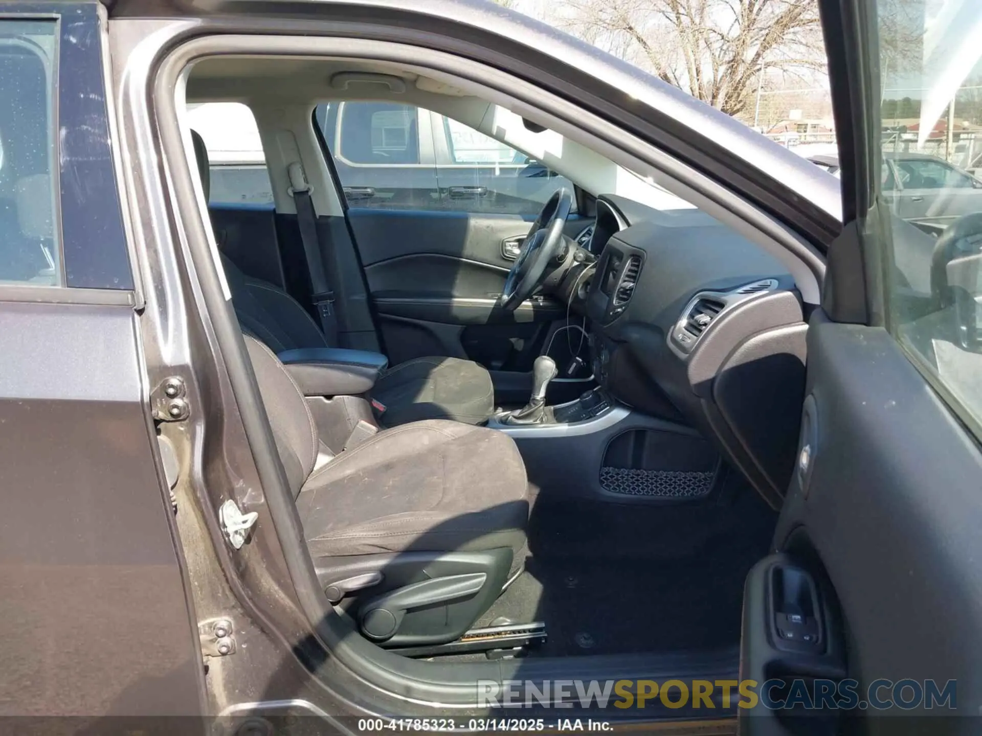 5 Photograph of a damaged car 3C4NJDAB0KT703016 JEEP COMPASS 2019