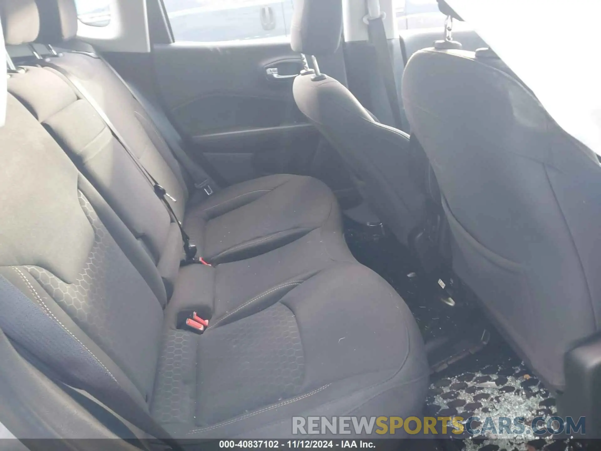 8 Photograph of a damaged car 3C4NJDAB3KT771519 JEEP COMPASS 2019