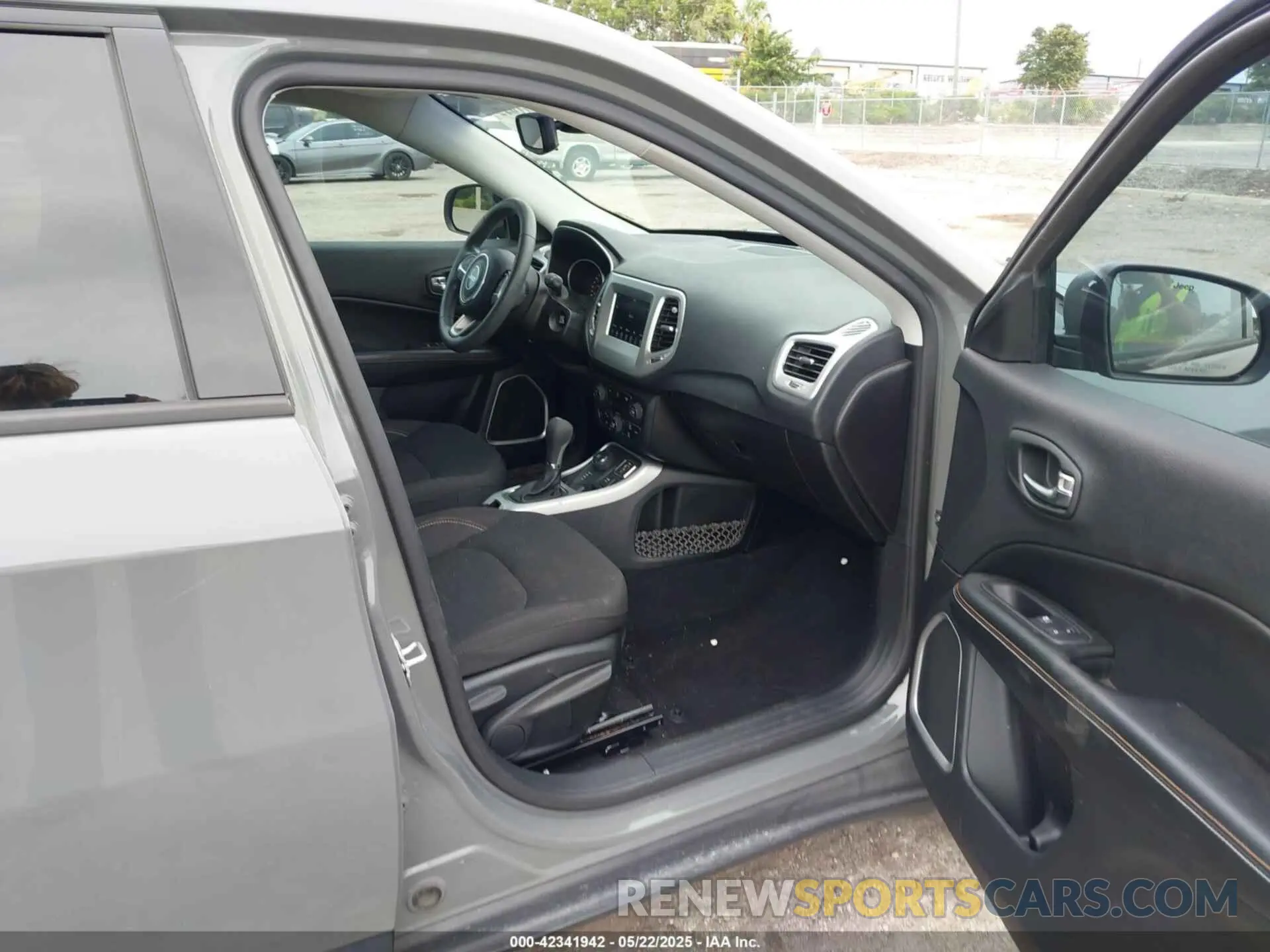 5 Photograph of a damaged car 3C4NJDAB7KT846383 JEEP COMPASS 2019