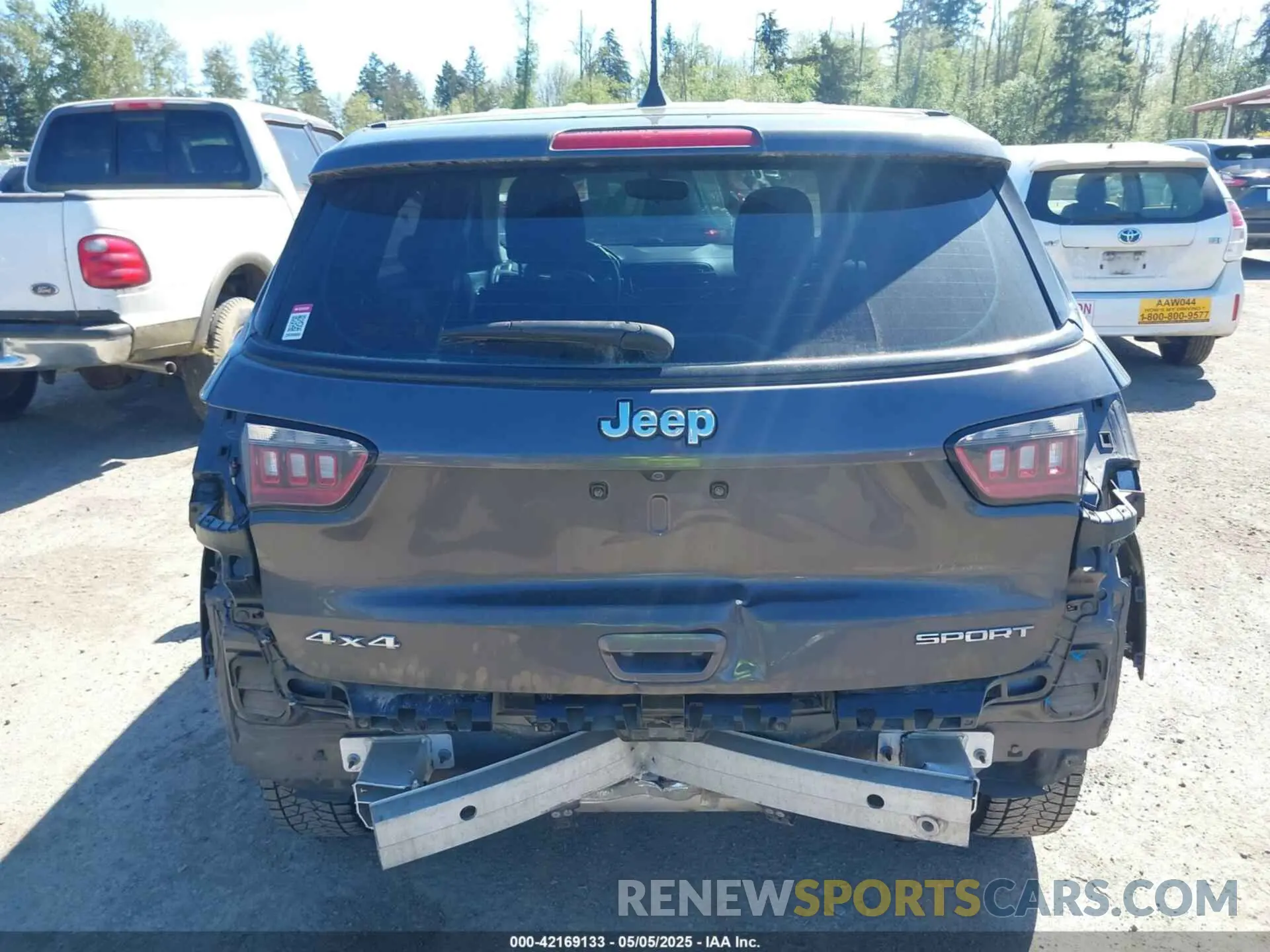 17 Photograph of a damaged car 3C4NJDAB8KT595602 JEEP COMPASS 2019