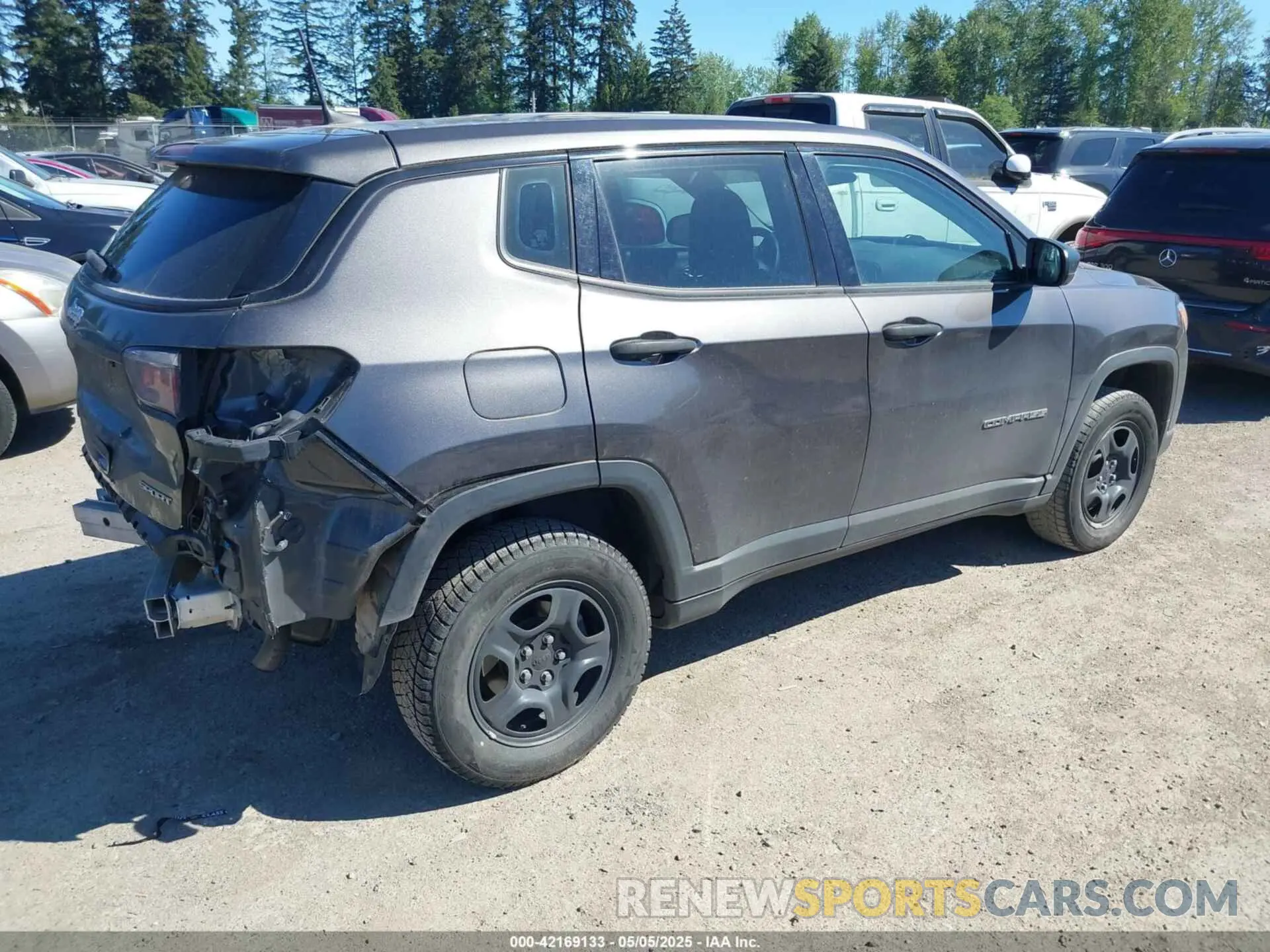 4 Photograph of a damaged car 3C4NJDAB8KT595602 JEEP COMPASS 2019