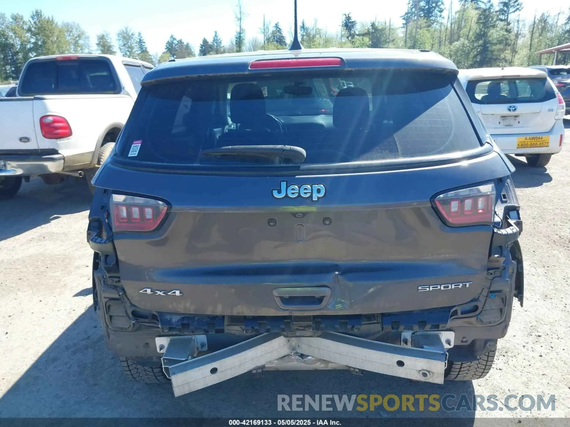 6 Photograph of a damaged car 3C4NJDAB8KT595602 JEEP COMPASS 2019