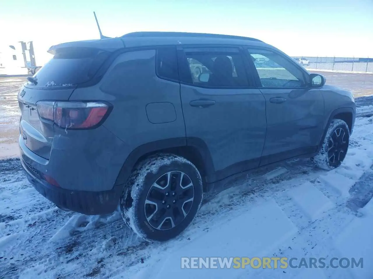 3 Photograph of a damaged car 3C4NJDABXKT754197 JEEP COMPASS 2019