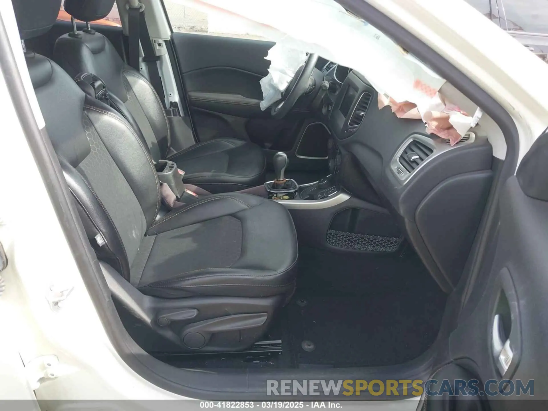 5 Фотография поврежденного автомобиля 3C4NJDBB0KT597603 JEEP COMPASS 2019