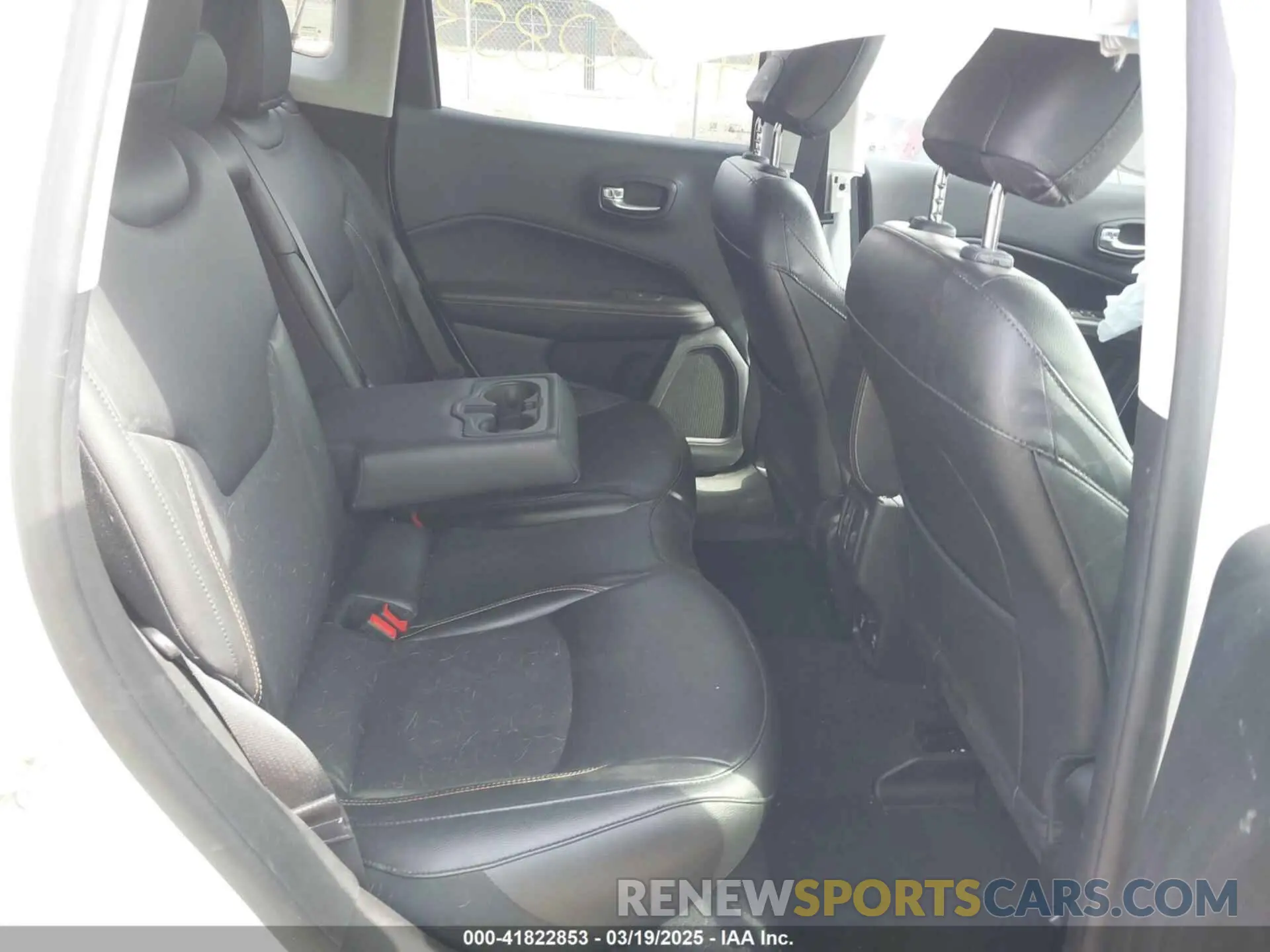 8 Фотография поврежденного автомобиля 3C4NJDBB0KT597603 JEEP COMPASS 2019
