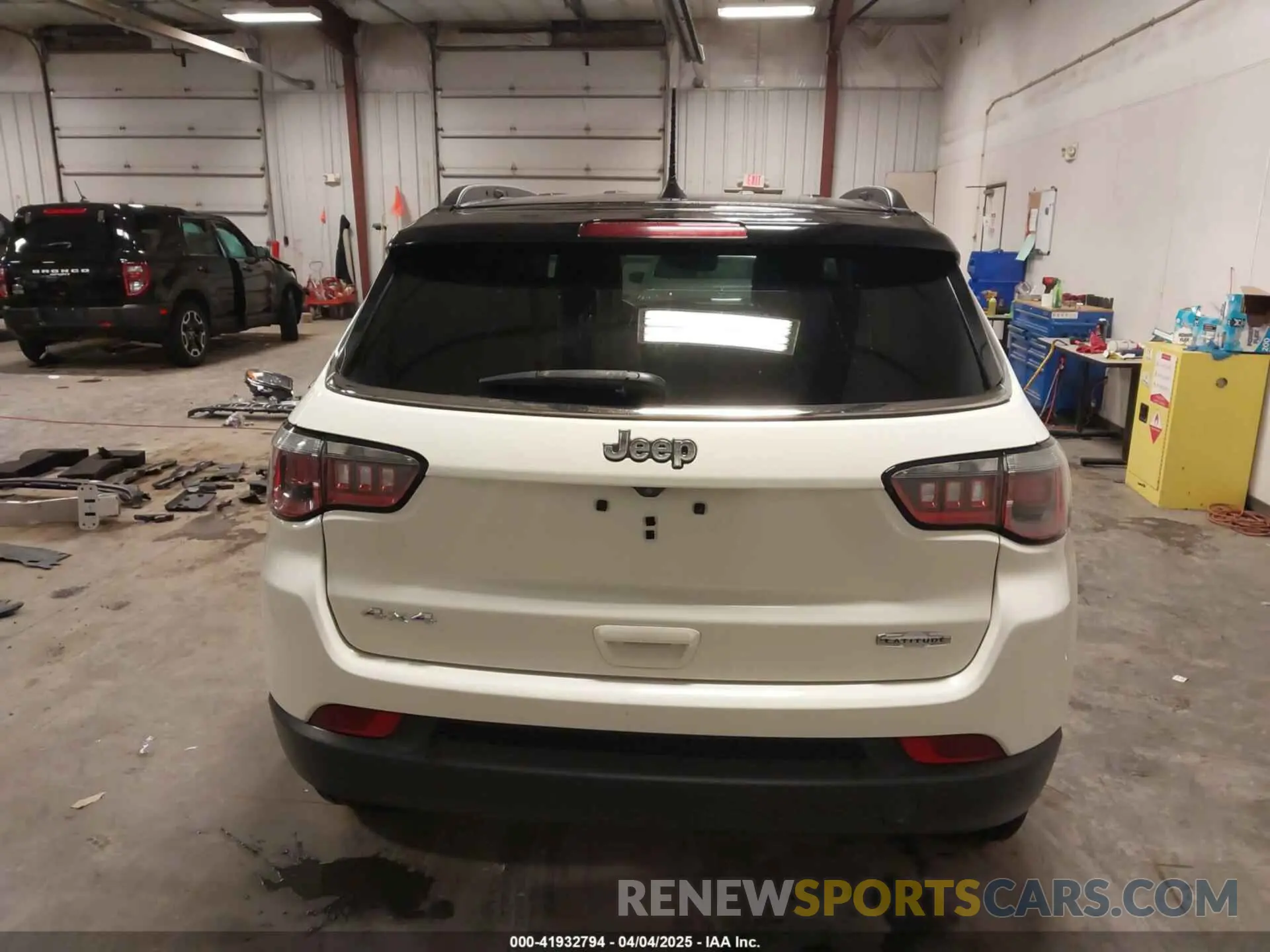 17 Photograph of a damaged car 3C4NJDBB0KT834607 JEEP COMPASS 2019